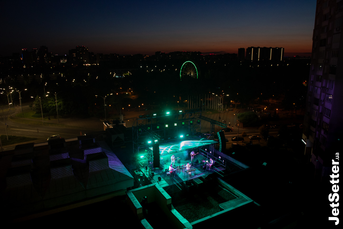 Вертикальний концерт Pianoбой на даху готельного комплексу «Братислава»