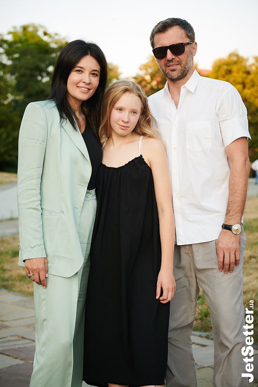 Олена та Віталій Рева з донькою Василиною
