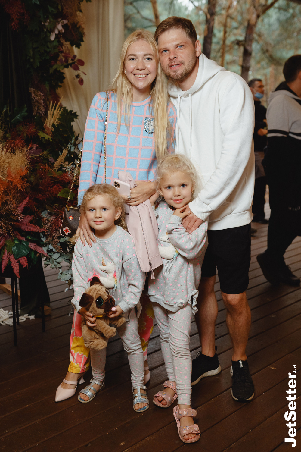 Аліса Вандер з чоловіком та доньками
