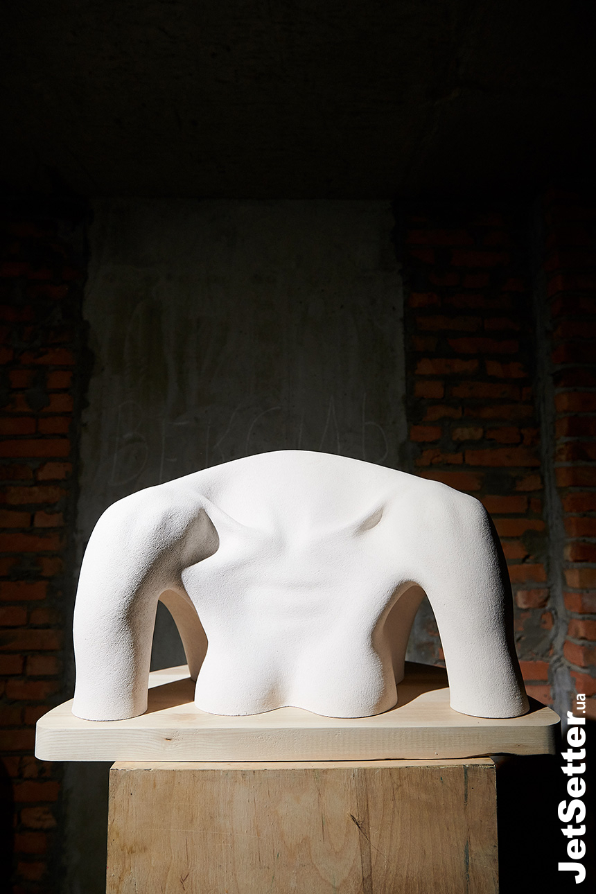 Pop-up виставка скульптури «Форма простору»