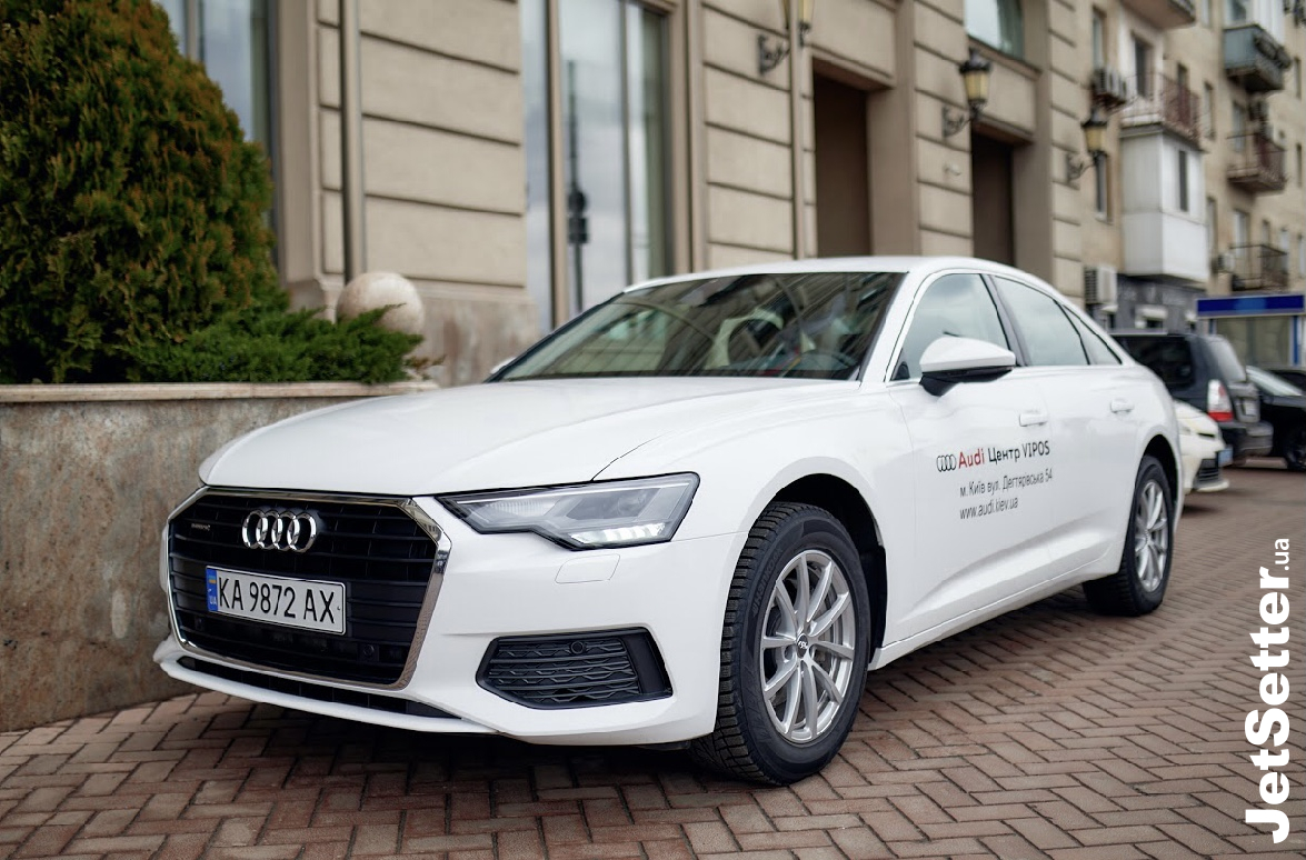 Перший офіційний дилер Audi AG в Україні —  Audi Центр Vipos, презентував новеньку Audi A6, яка зустрічала всіх гостей біля входу в будівлю