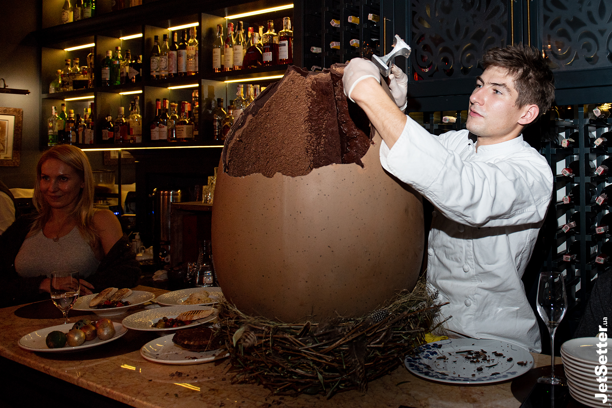 Шоколадне яйце вагою 23 кг: як пройшла поствеликодня вечірка в Citronelle