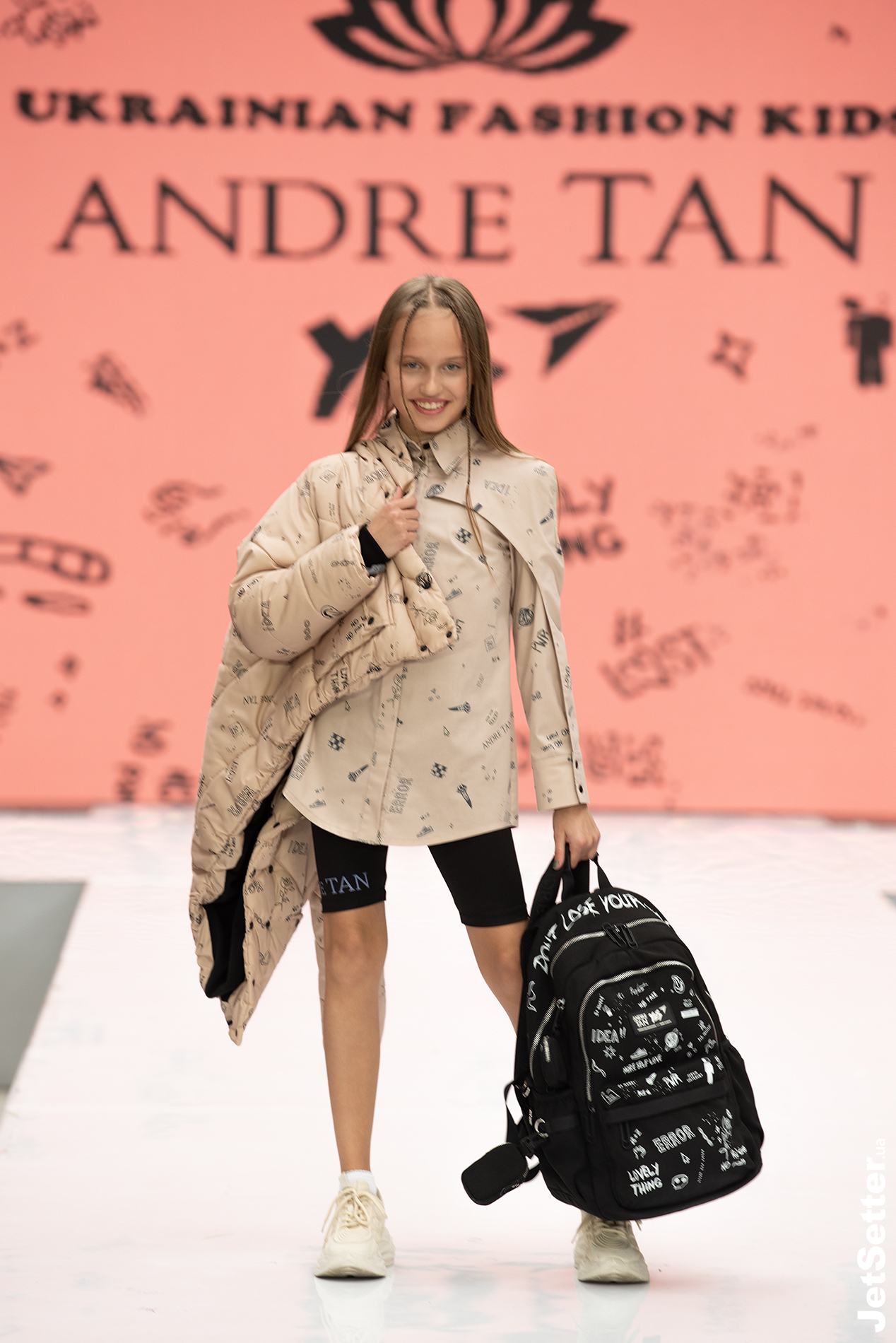 Стиль покоління Z: Andre Tan і Yes представили спільну колекцію рюкзаків для підлітків