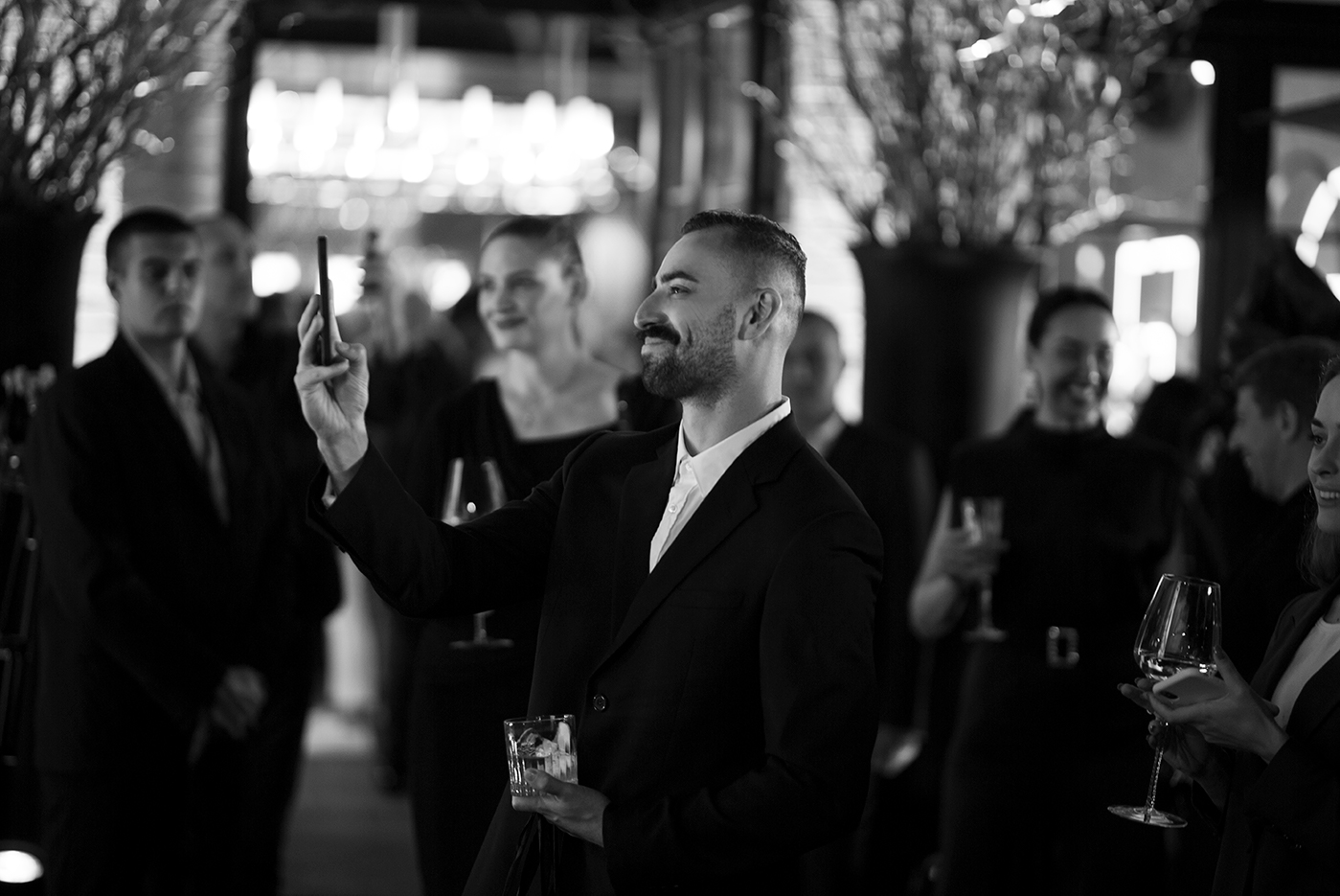 Найдорожчий в Європі коктейль із діамантом: як минуло відкриття бару від ювелірного бренду Kimberli