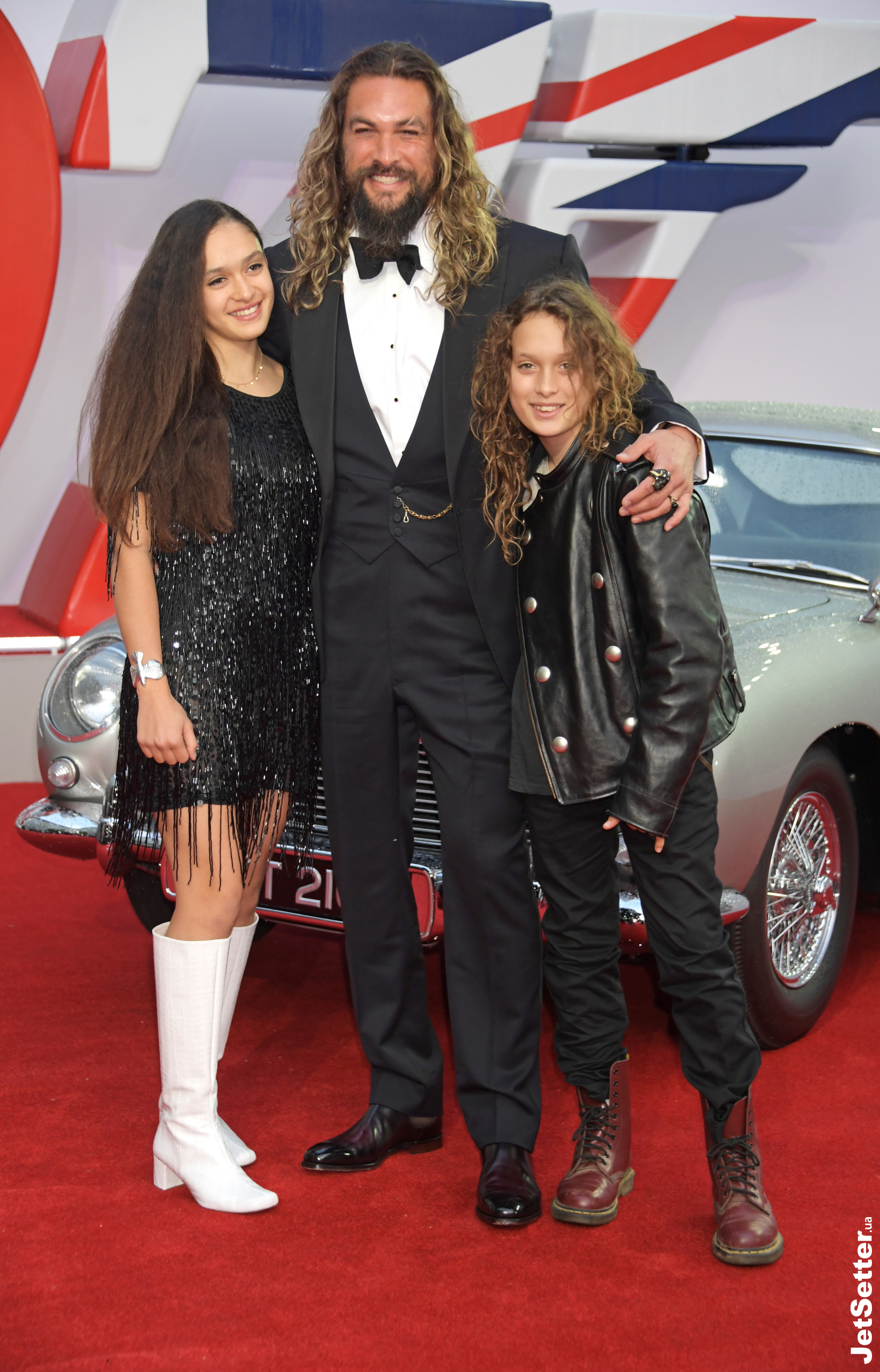 Джейсон Момоа з донькою Лолою і сином Накоа-Вульфом
