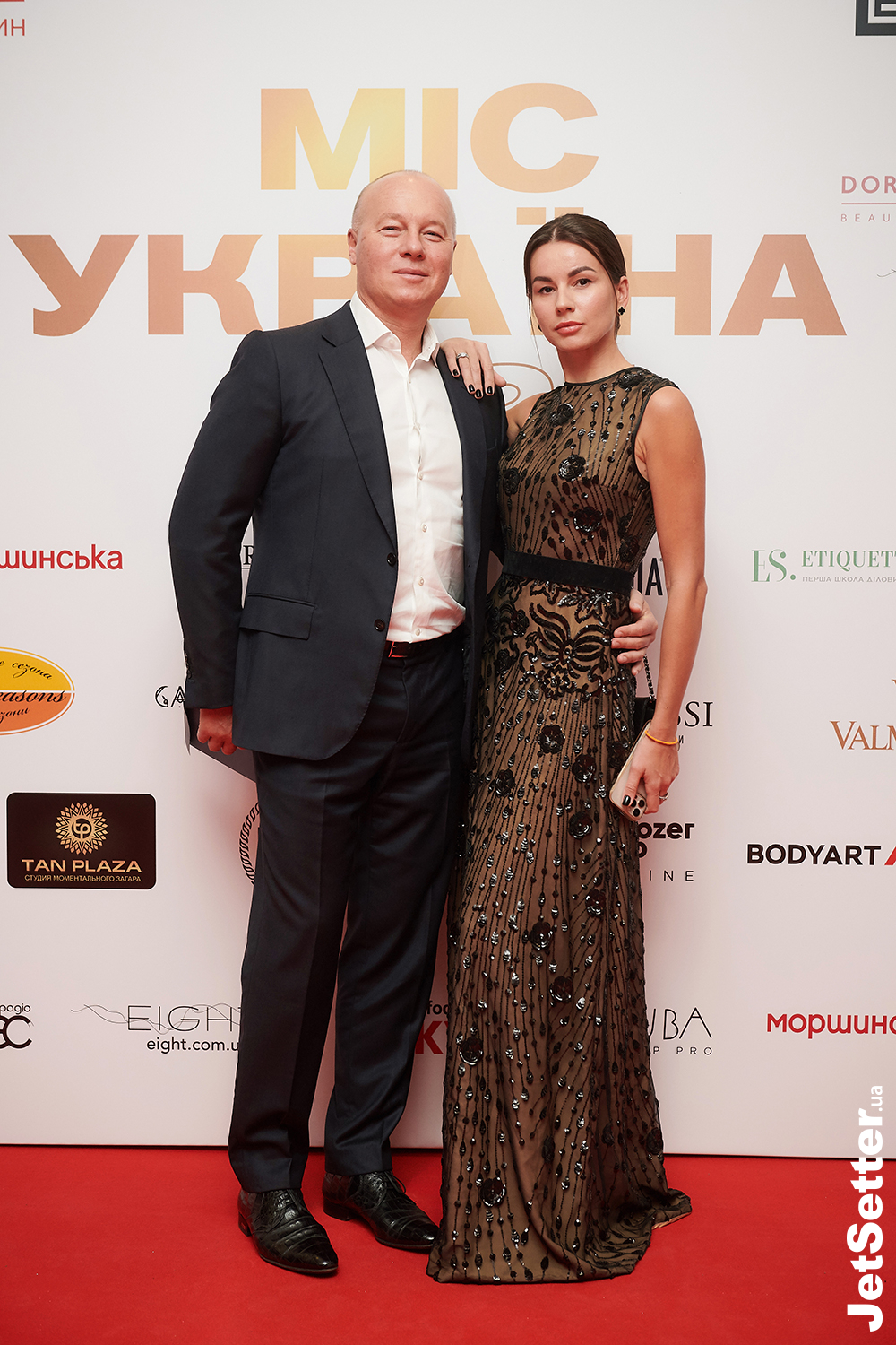 Фінал конкурсу «Міс Україна 2021»: червоний хідник