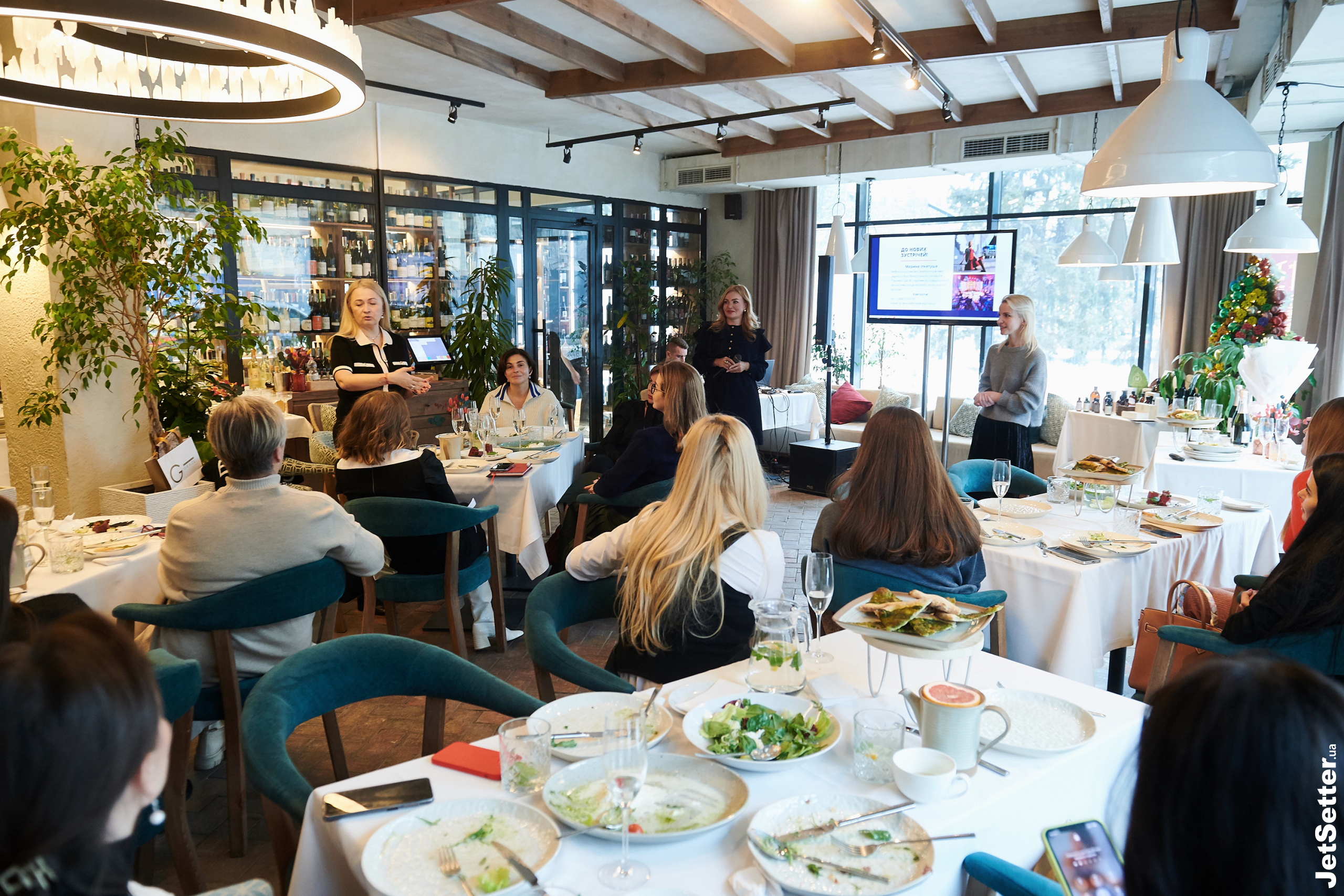 Презентація нового сезону жіночого бізнес-клубу The One in a Million у ресторані La Fontana