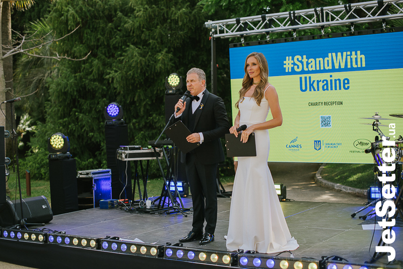 Український благодійний аукціон в Каннах: співали під дощем хіти KAZKA і зібрали 1.5 млн гривень на підтримку кіноіндустрії