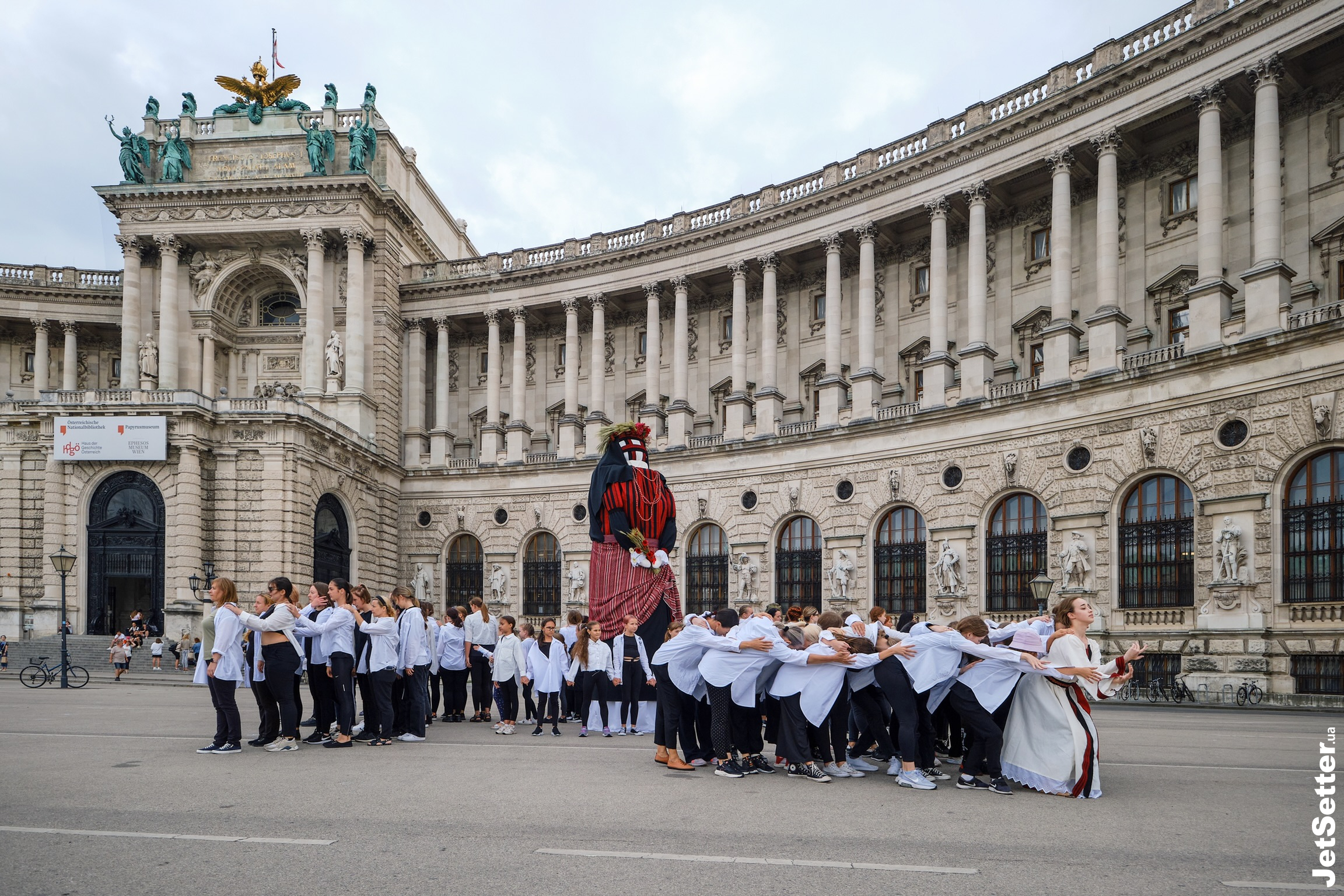 У самому серці Відня: оркестр із Харкова та перформанс 120-ти українок до Дня Незалежності