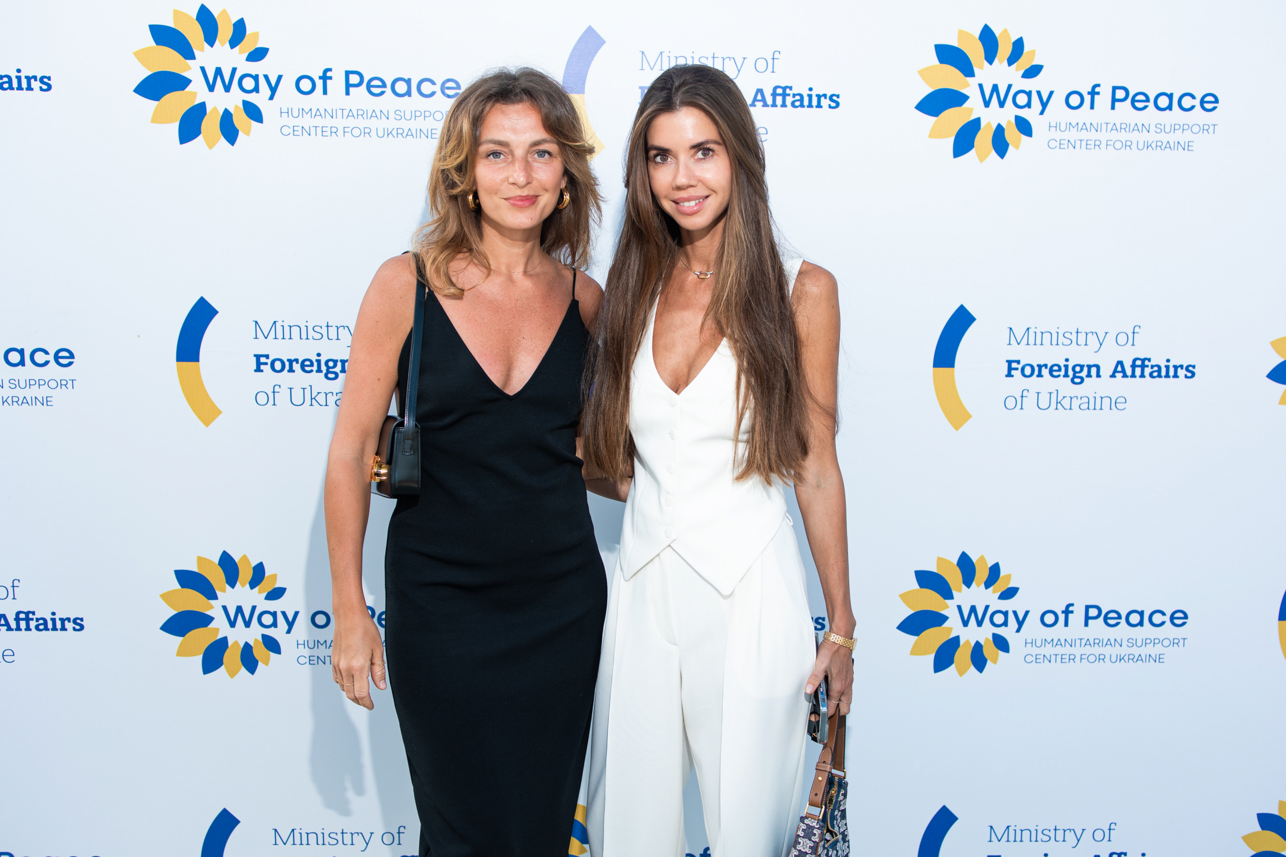 Усе для ЗСУ: серія літніх благодійних вечер фонду «Дорога миру» зібрала в Європі майже 15 млн гривень