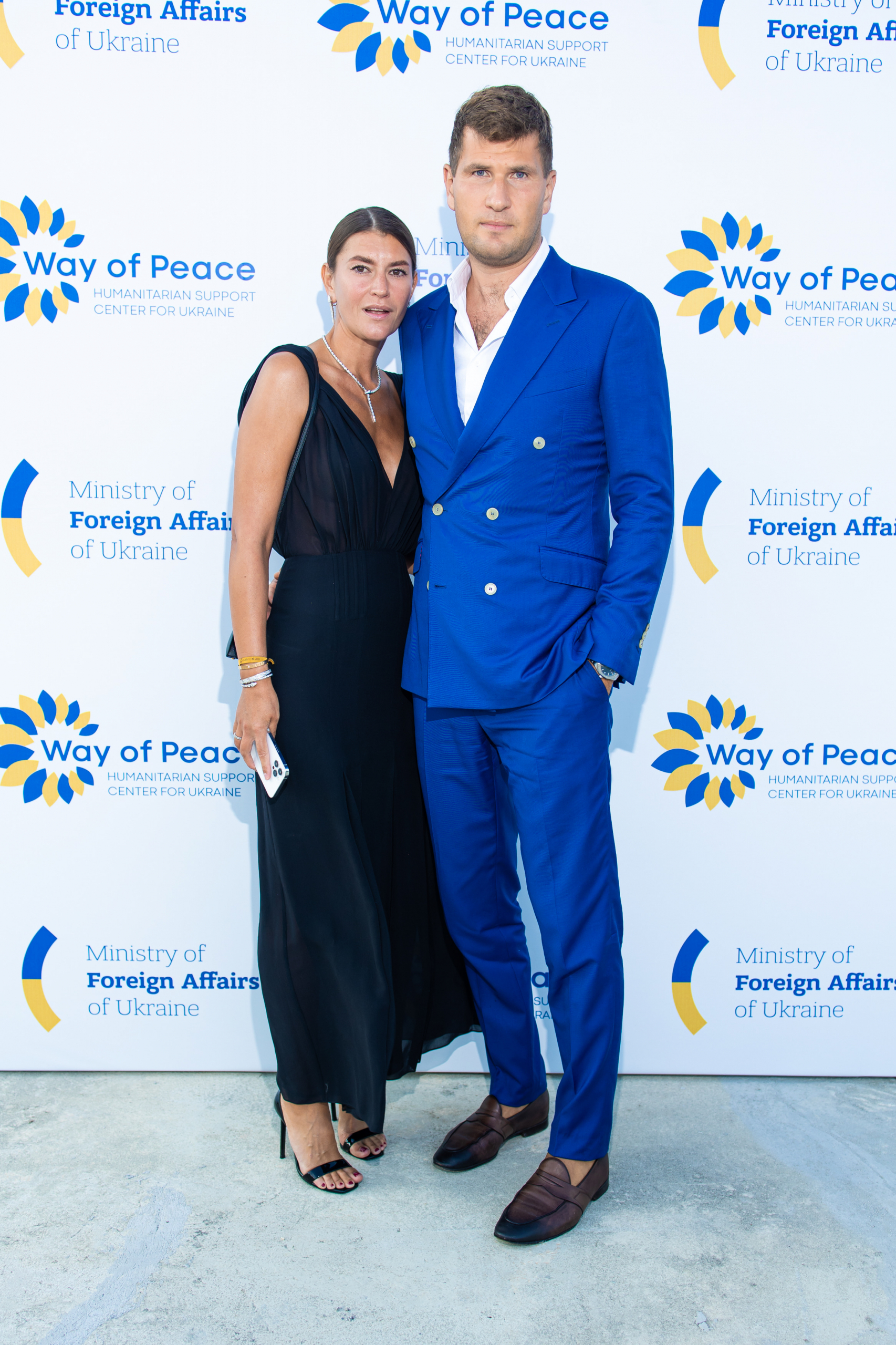 Усе для ЗСУ: серія літніх благодійних вечер фонду «Дорога миру» зібрала в Європі майже 15 млн гривень