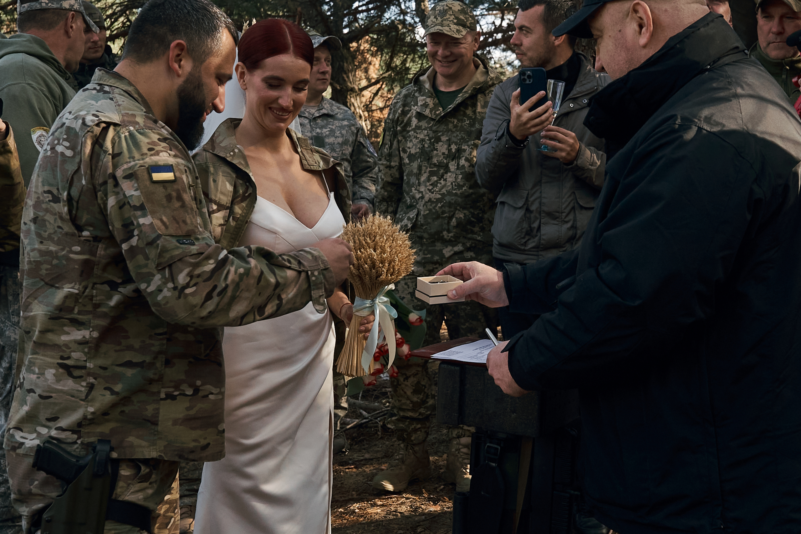 «Це життя військових»: снайперка Євгенія Емеральд про весілля на передовій