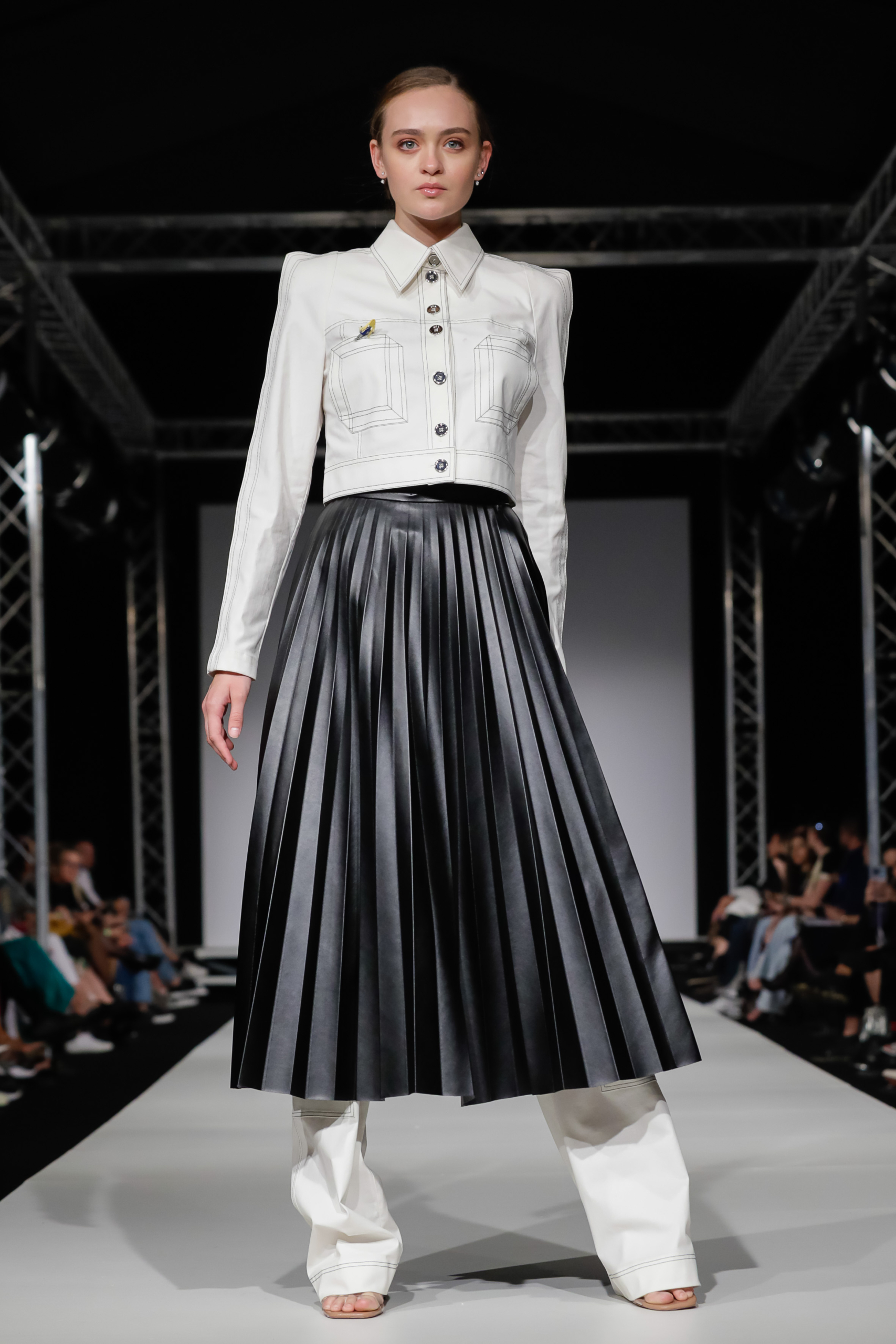 Мода 60-х і поєднання форм: показ Vorozhbyt&Zemskova SS23 на Vienna Fashion Week