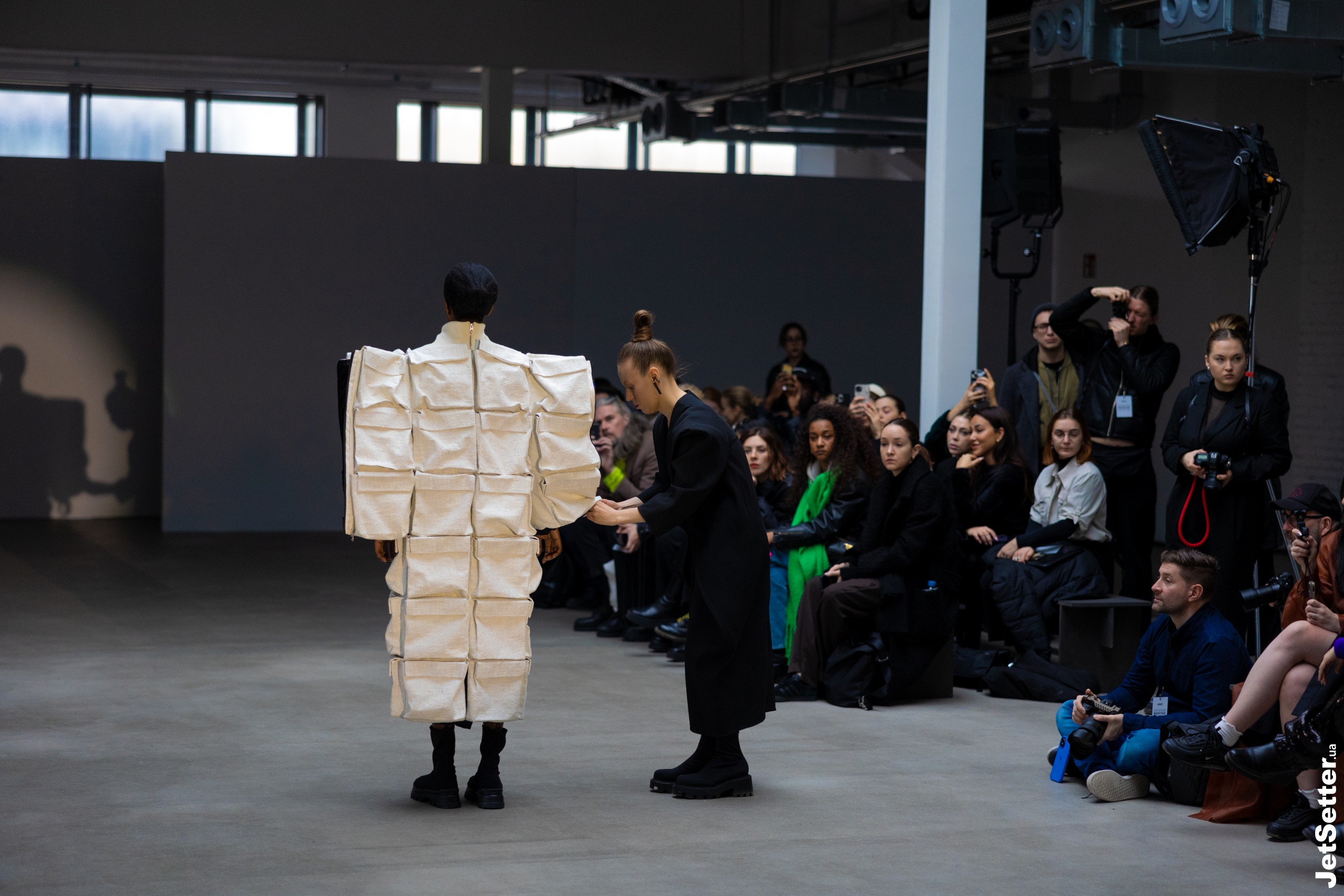 10 інноваційних речей на показі бренду DZHUS під час Тижня моди в Берліні