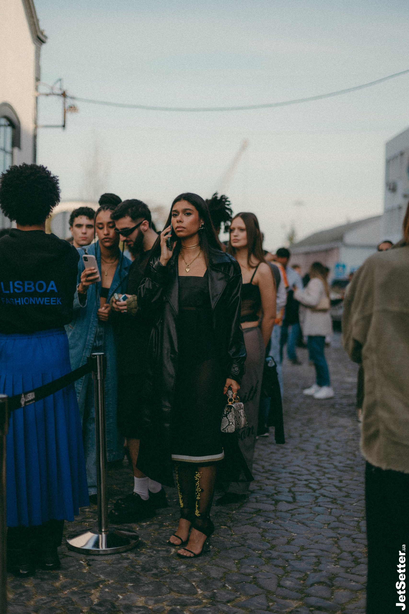 Мотиви Арлекіно та сліди від помади: Тиждень моди в Лісабоні у 35 фото