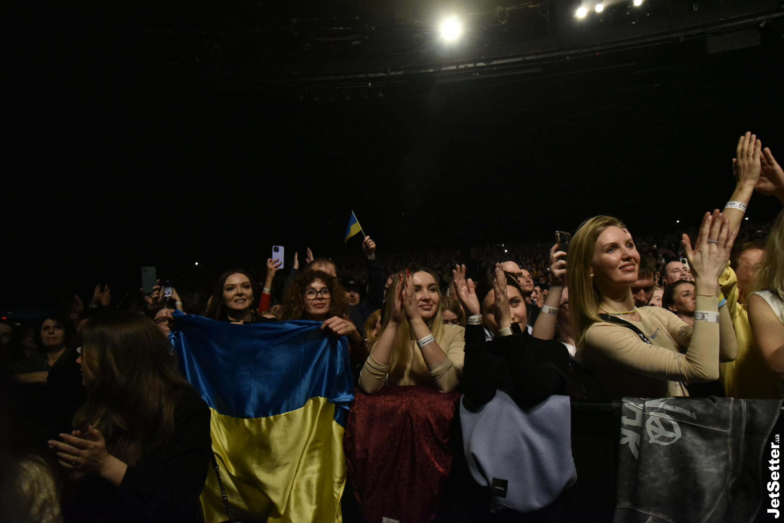 Шалена енергія та тисячі українських слухачів: нічне шоу «Океану Ельзи» в Нью-Йорку