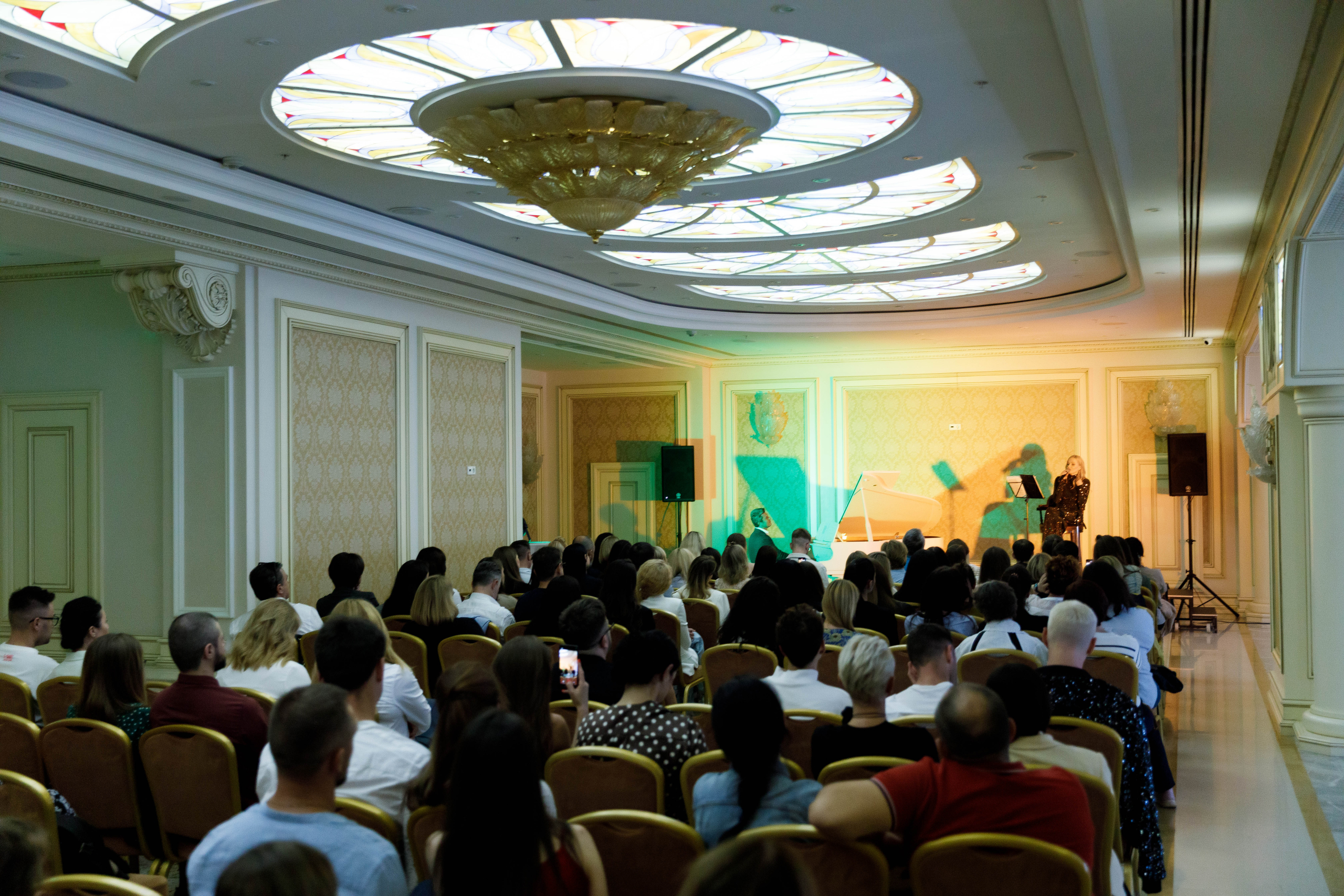 Благодійний вечір музики і поезії «Аж до мурах» у Fairmont Grand Hotel Kyiv