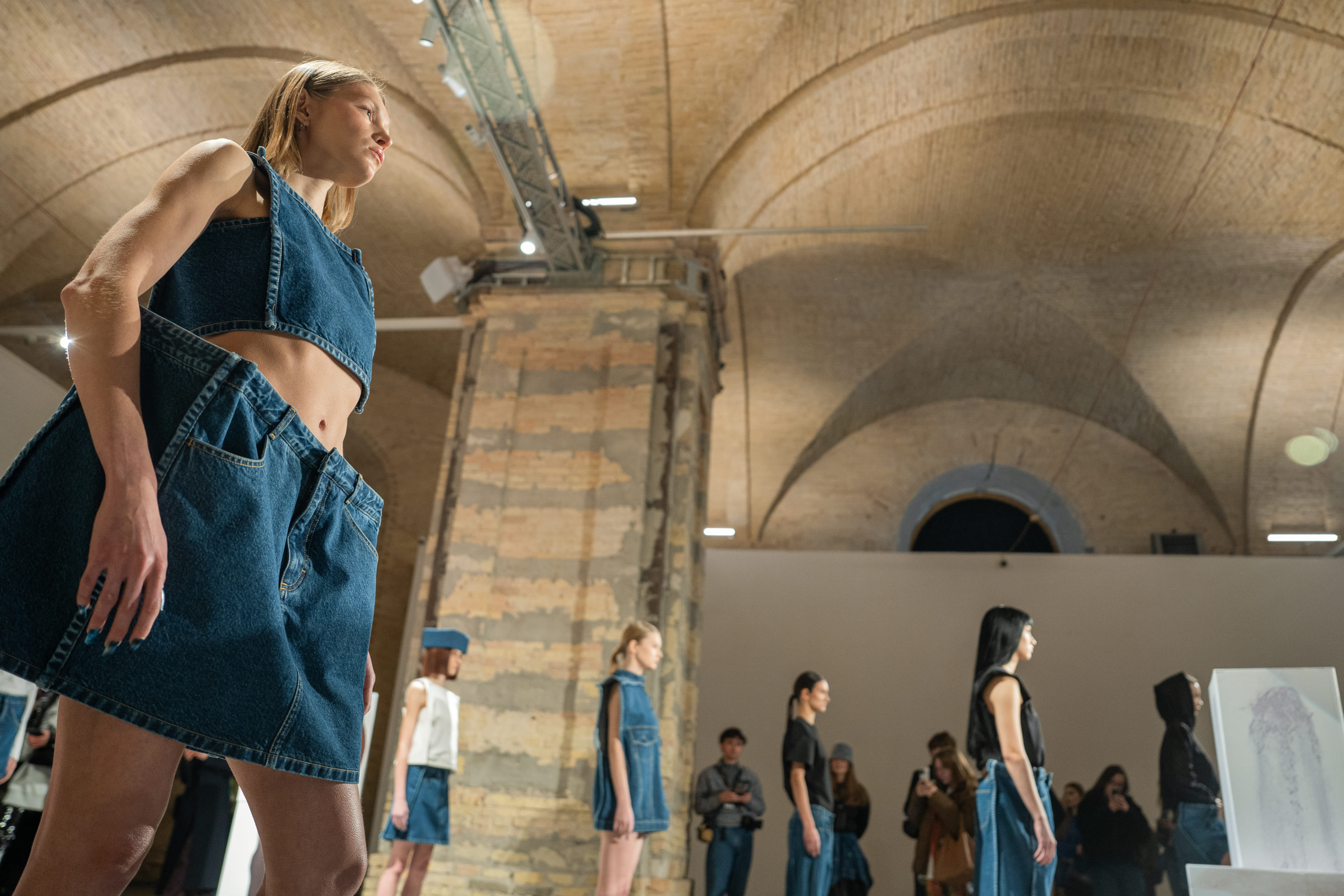 Think inside the box: презентація KSENIASCHNAIDER FW25 під час UFW