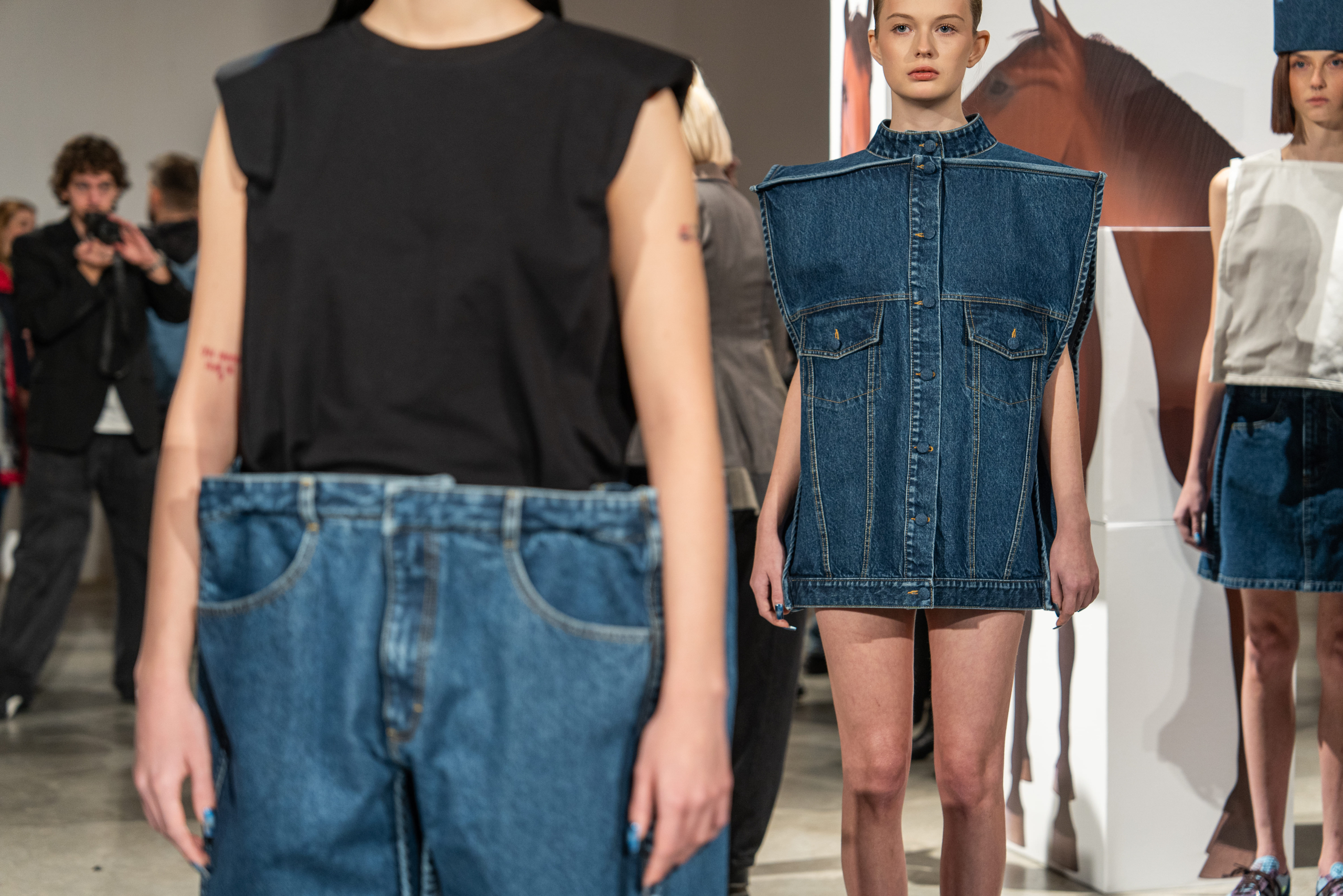 Think inside the box: презентація KSENIASCHNAIDER FW25 під час UFW