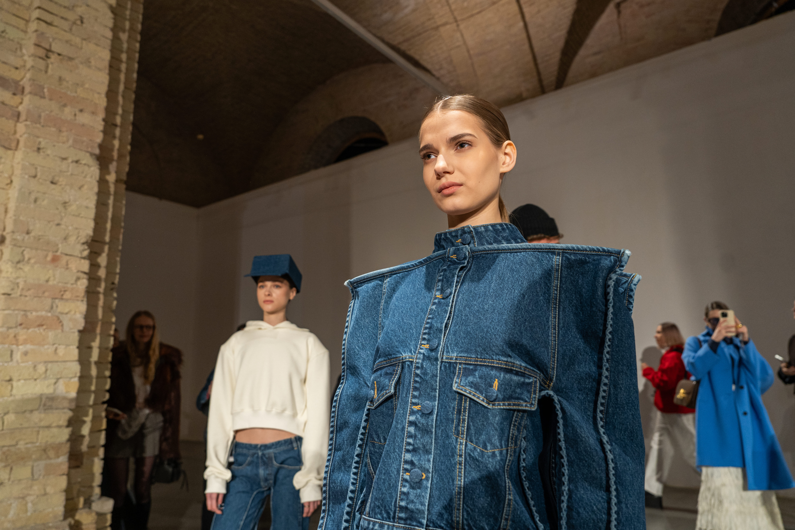 Think inside the box: презентація KSENIASCHNAIDER FW25 під час UFW