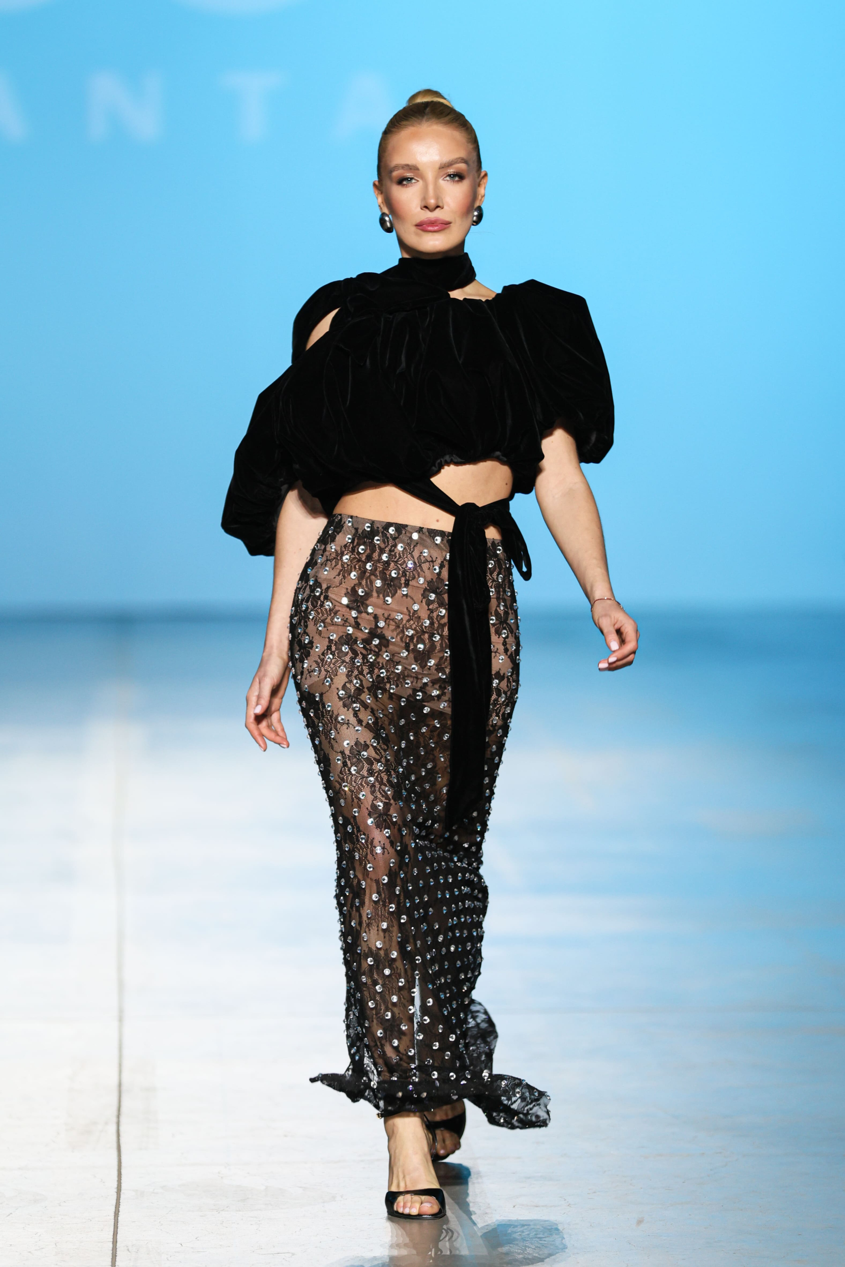 Ukrainian Fashion Week: спокуса та елегантність на показі SANTA FW25/26