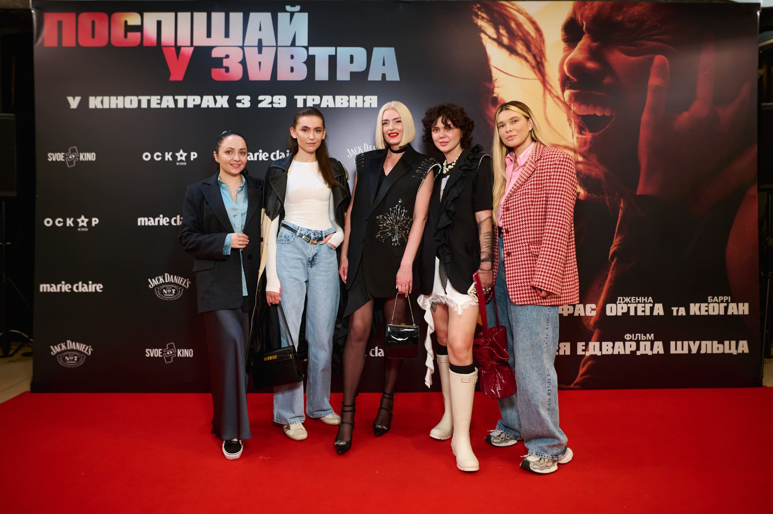 Юлія Книжка, Анжеліка Симененко, Тетяна Карікова, Яна Вінниченко Аліса Каленюк