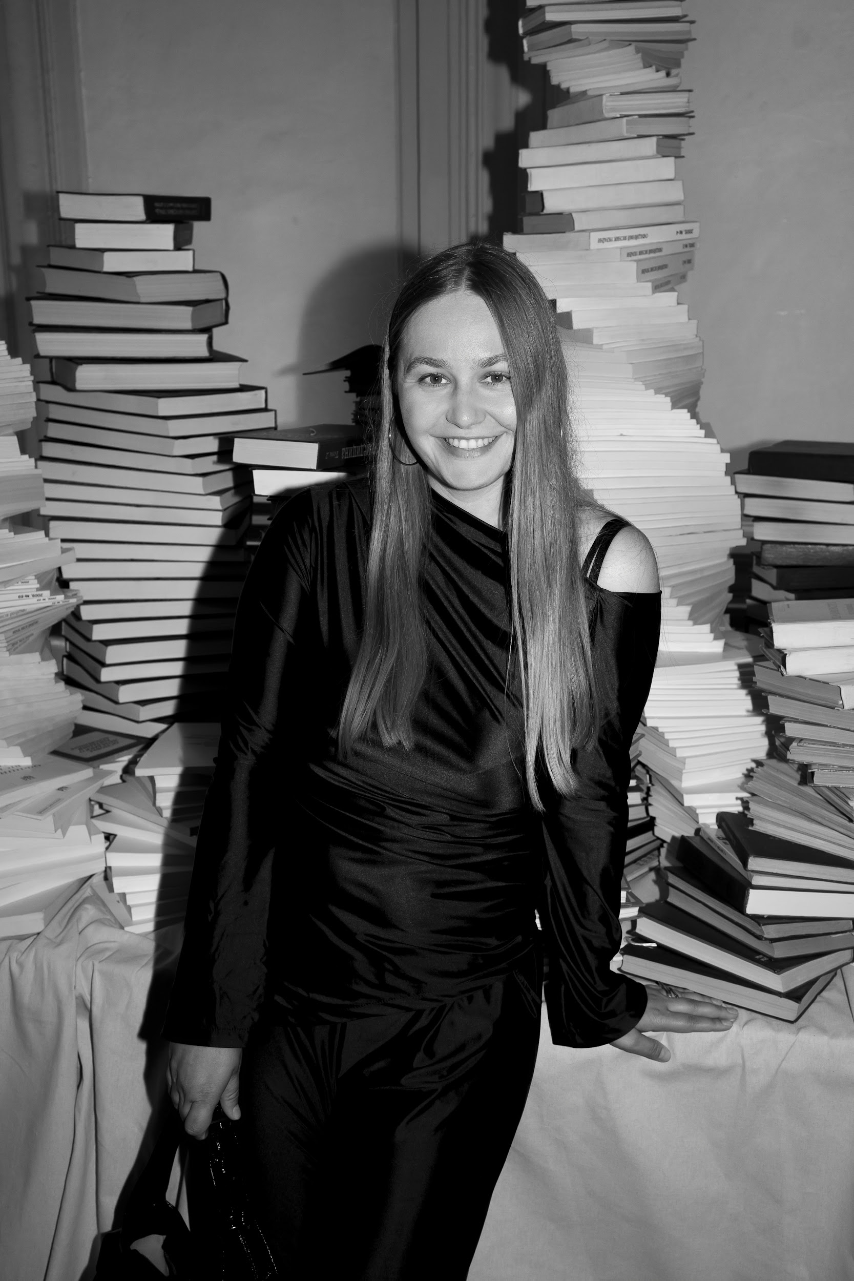 Прикраси, книги та панк-естетика: SOVA × FROLOV презентували нову колекцію прикрас у бібліотеці
