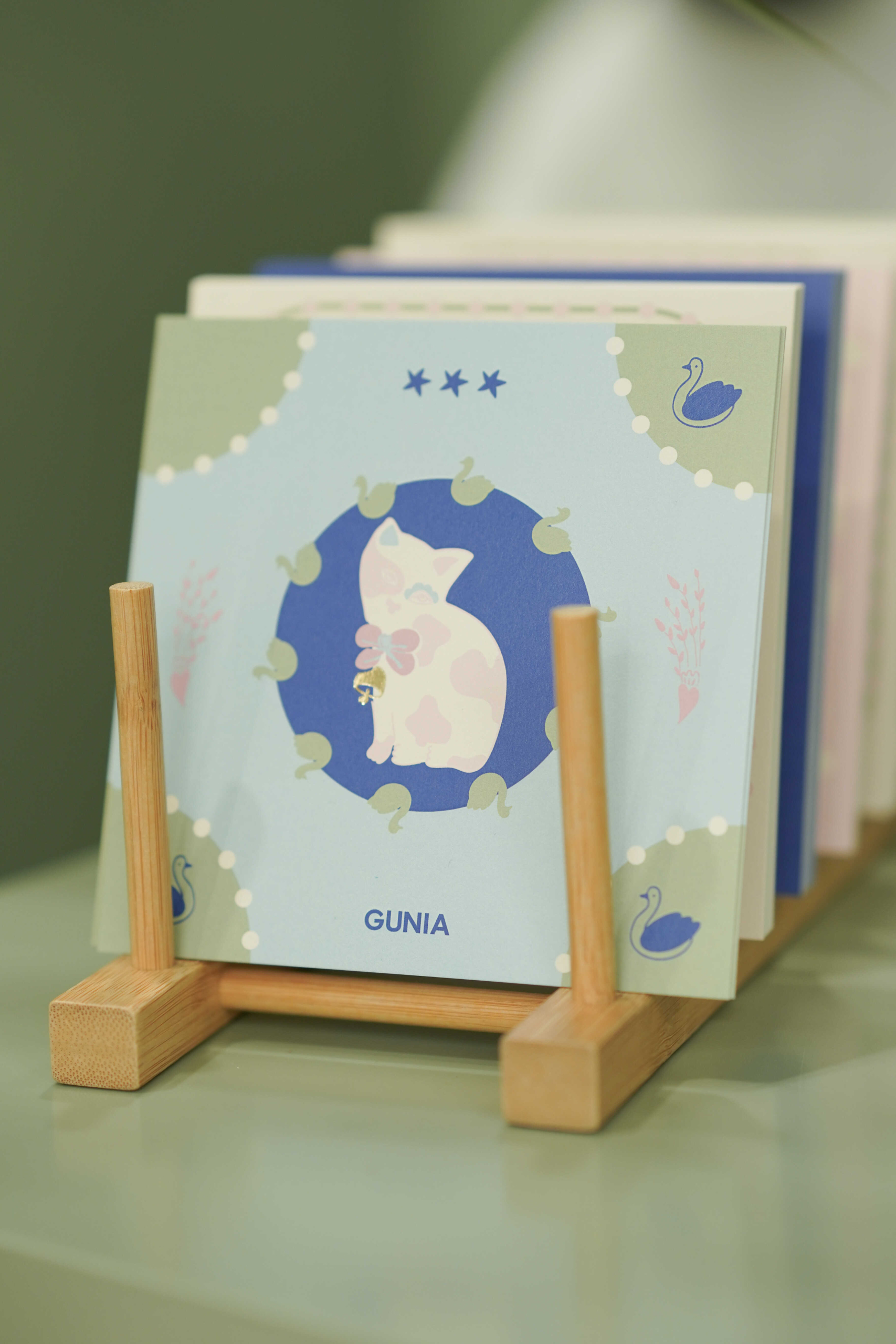 UFW SS26: GUNIA презентували різдвяну колекцію кераміки «Коник»