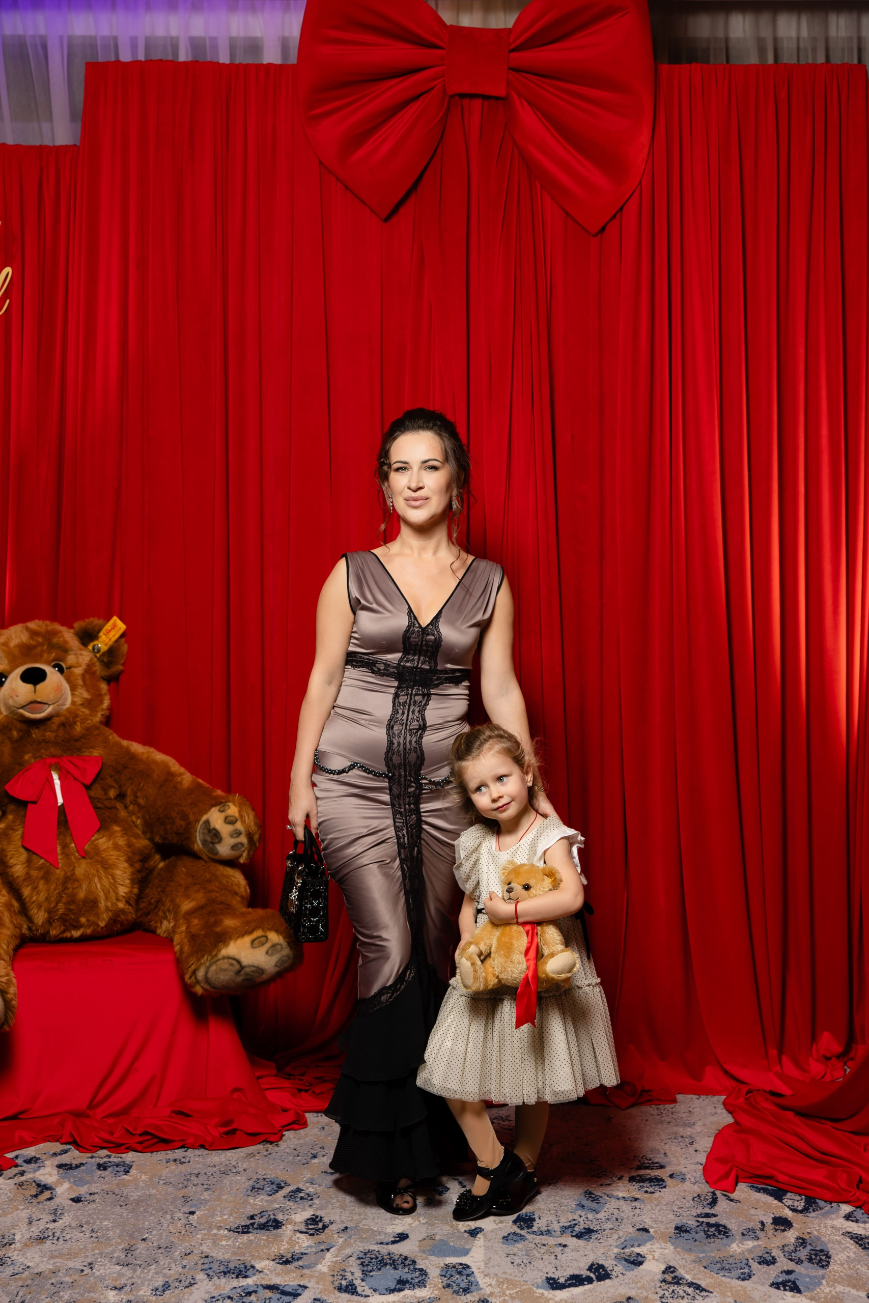 Магія та колекційні Teddy Bear: благодійний різдвяний бал від Little House Foundation