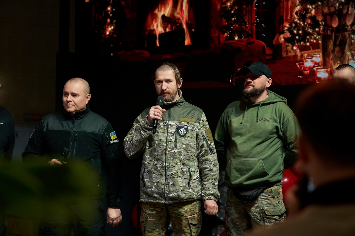 Благодійний захід «За хвилину до Різдва» від фонду «Вона захищає»