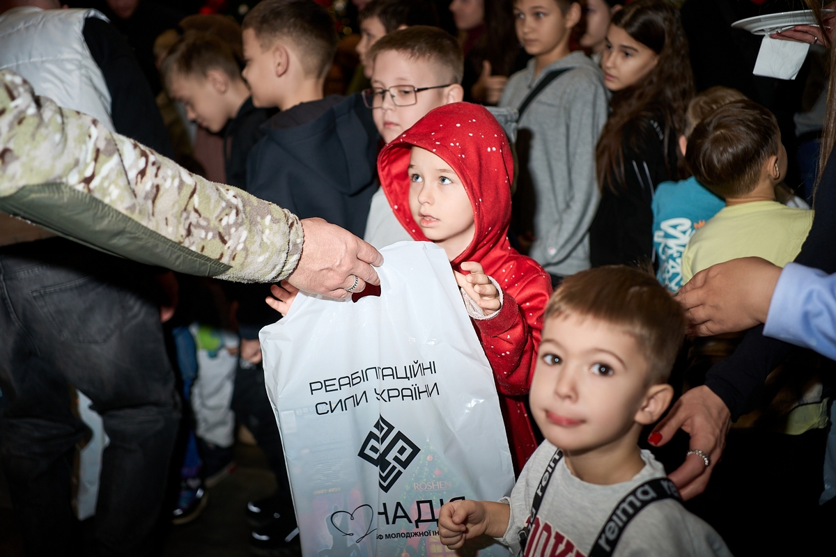 Благодійний захід «За хвилину до Різдва» від фонду «Вона захищає»