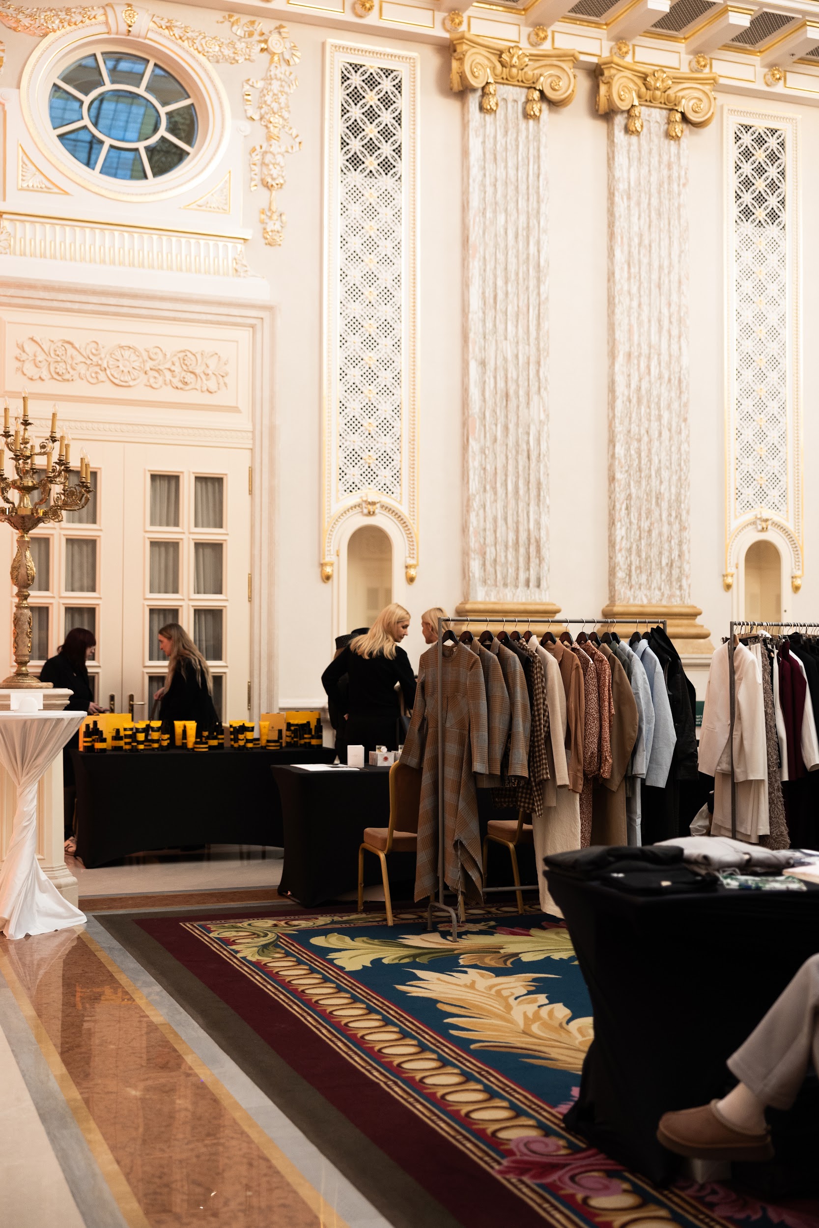 Весняний Fairmont Charity Market