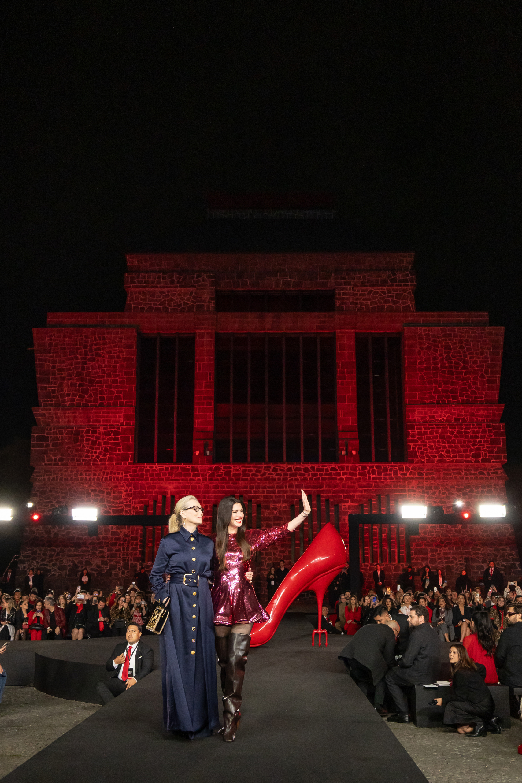 Меріл Стріп і Енн Гетевей у Мексиці: як триває промо «Диявол носить Prada-2»