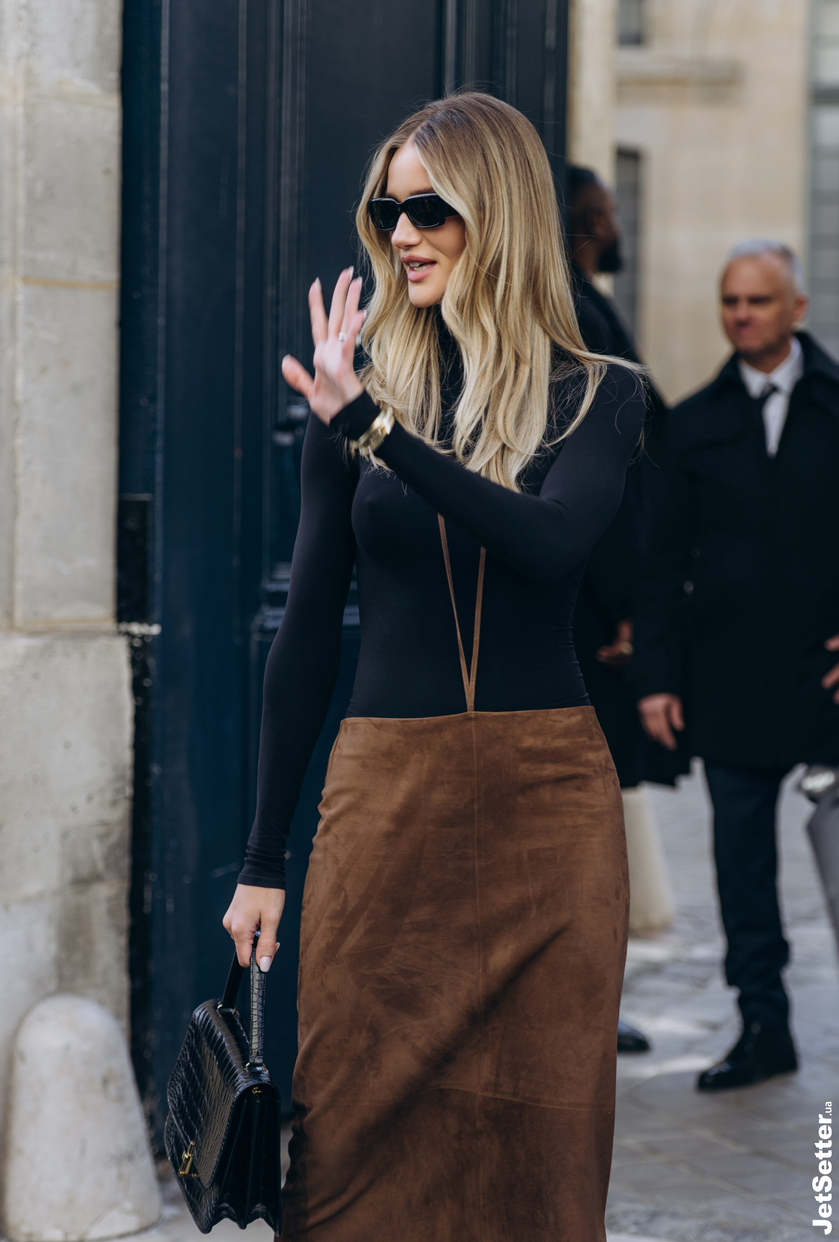 PFW: Роузі Гантінґтон-Вайтлі в об’єктиві JS в Парижі
