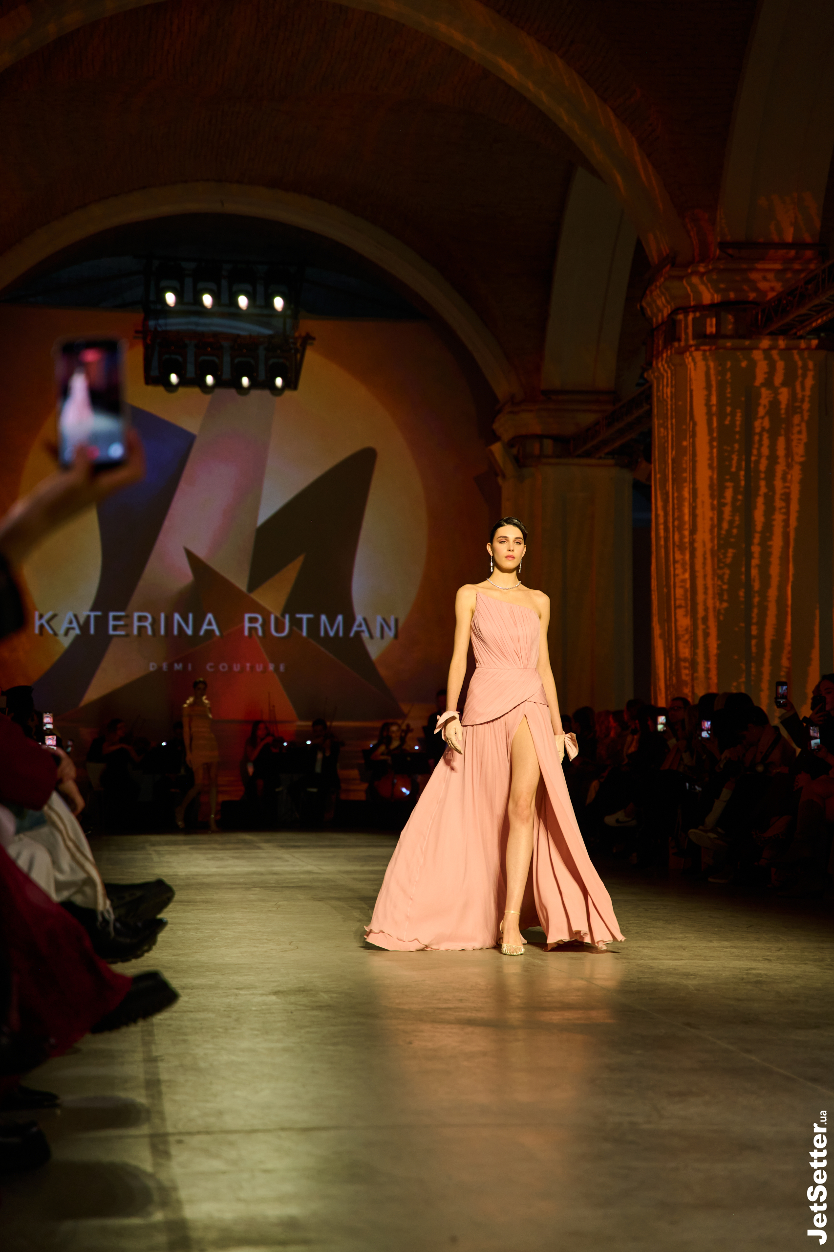 Ukrainian Fashion Week: присвята Олександрі Екстер від KATERINA RUTMAN