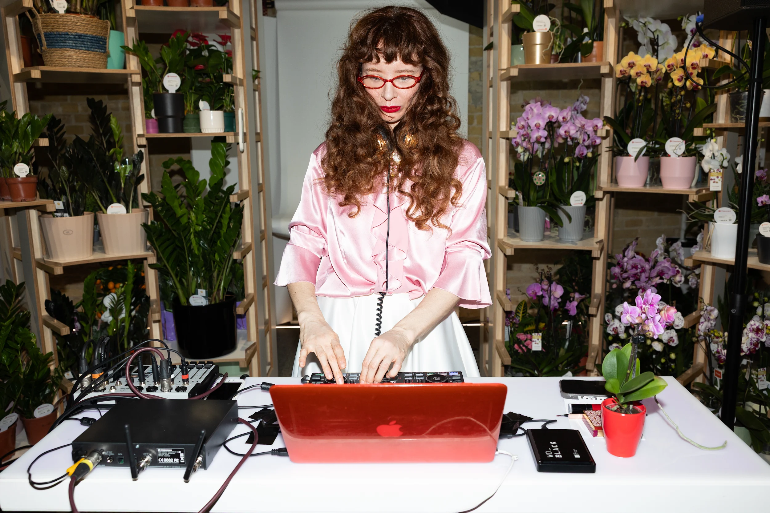 Благодійна колаборація Flowerpot x Ukrainian Fashion Week