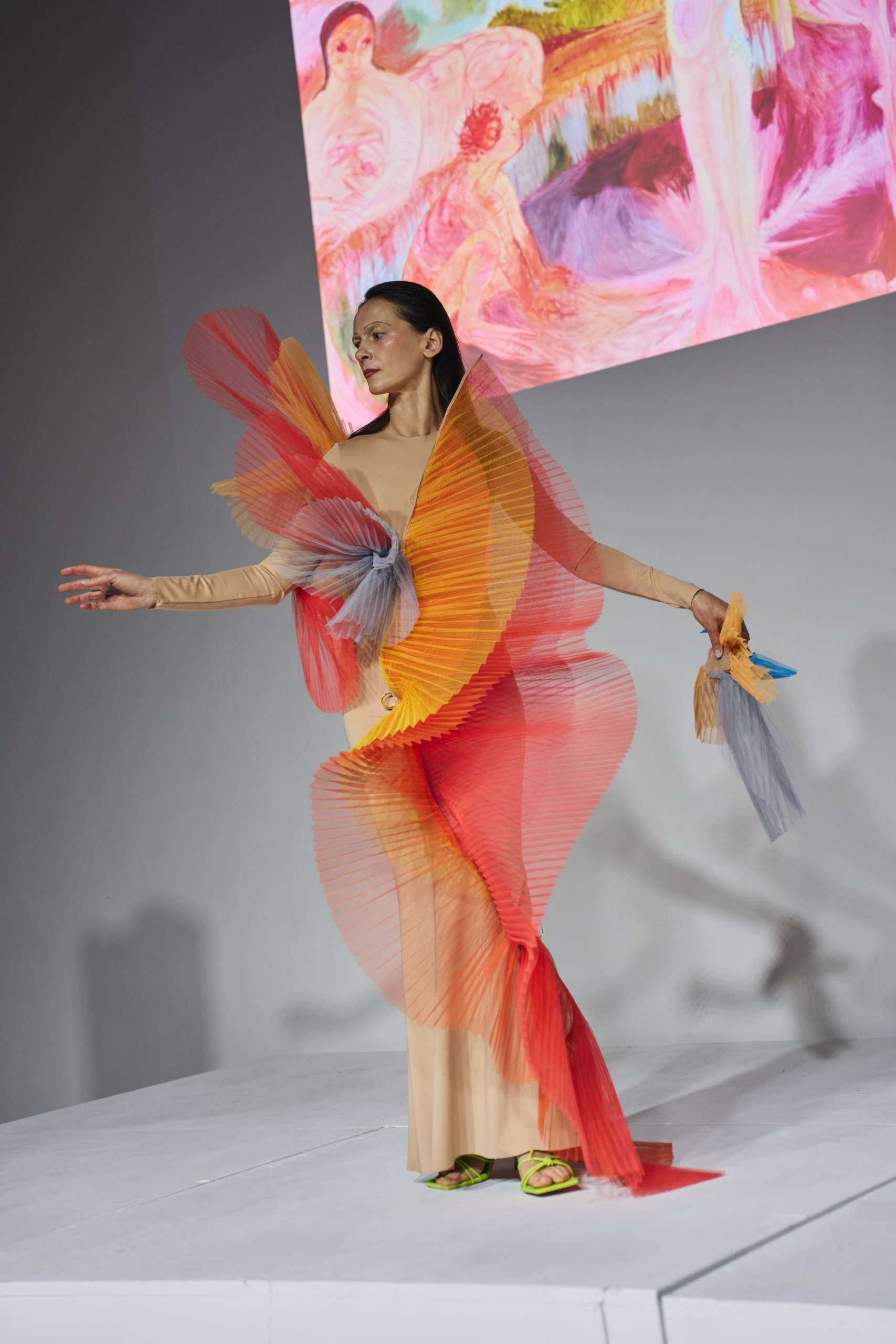 Артперформанс NADYA DZYAK на Ukrainian Fashion Week