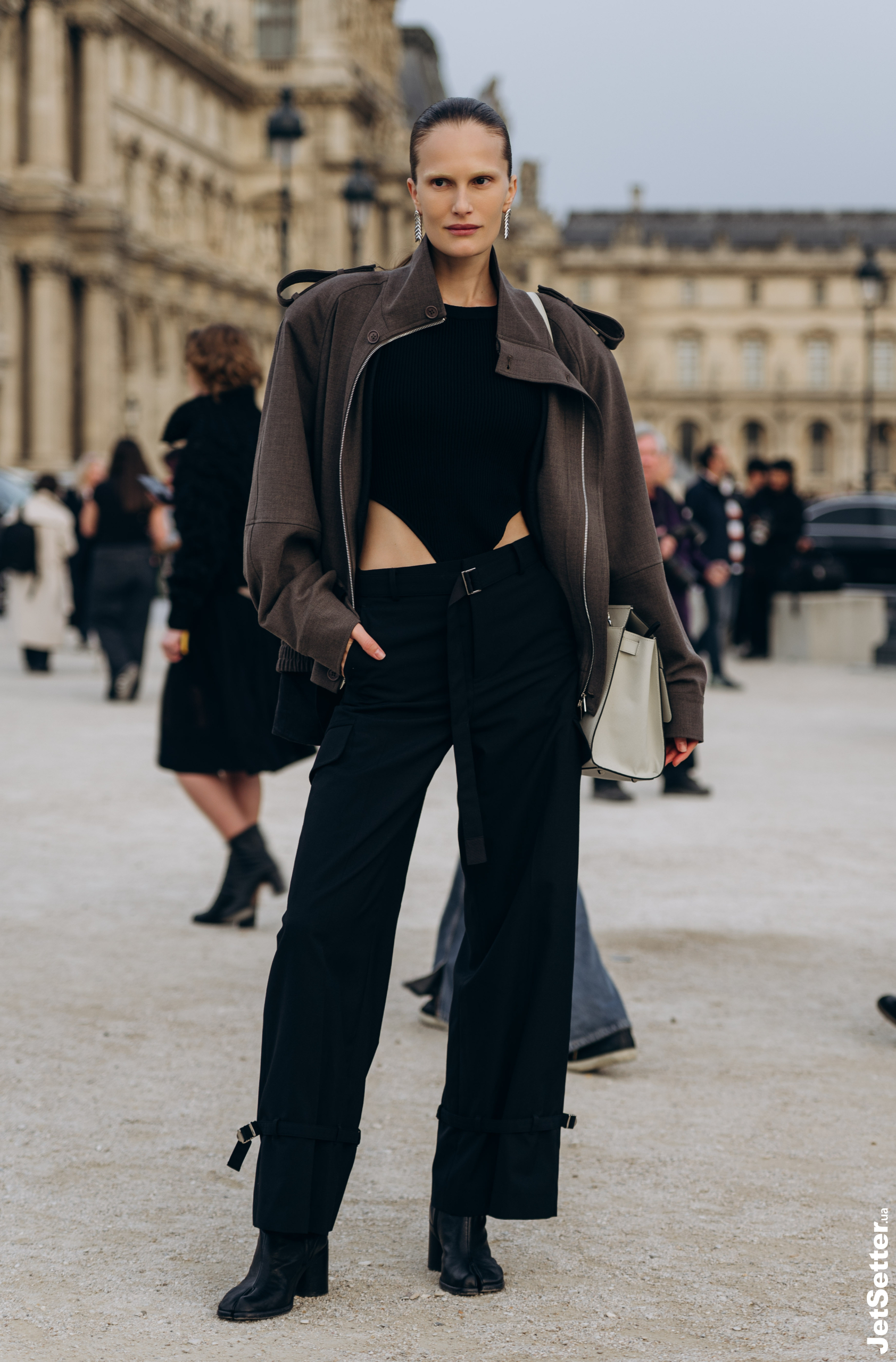 Об’єктив JS: Алла Костромічова на шоу Schiaparelli під час PFW