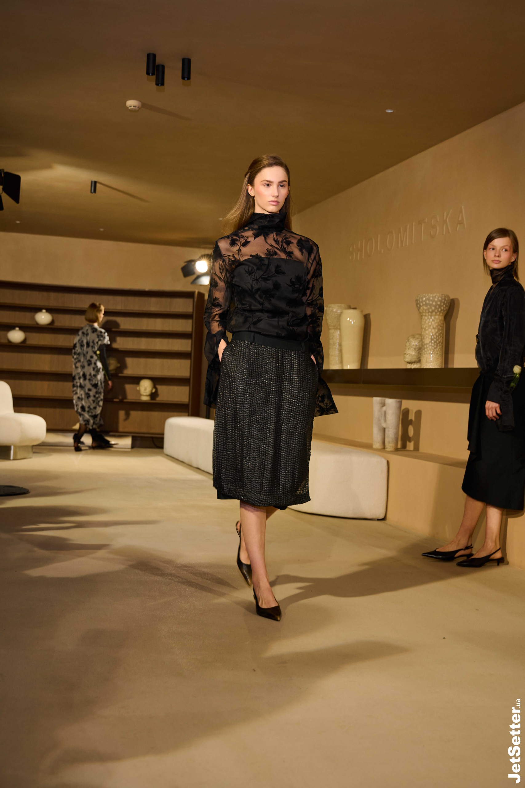 Ніжні квіти на морозі: перформанс POUSTOVIT FW26–27