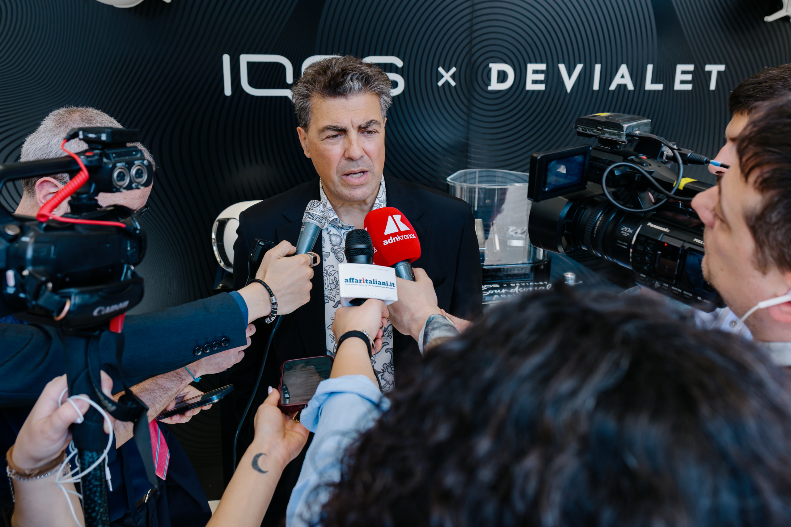 IQOS та Devialet презентували капсульну колекцію на Тижні дизайну в Мілані