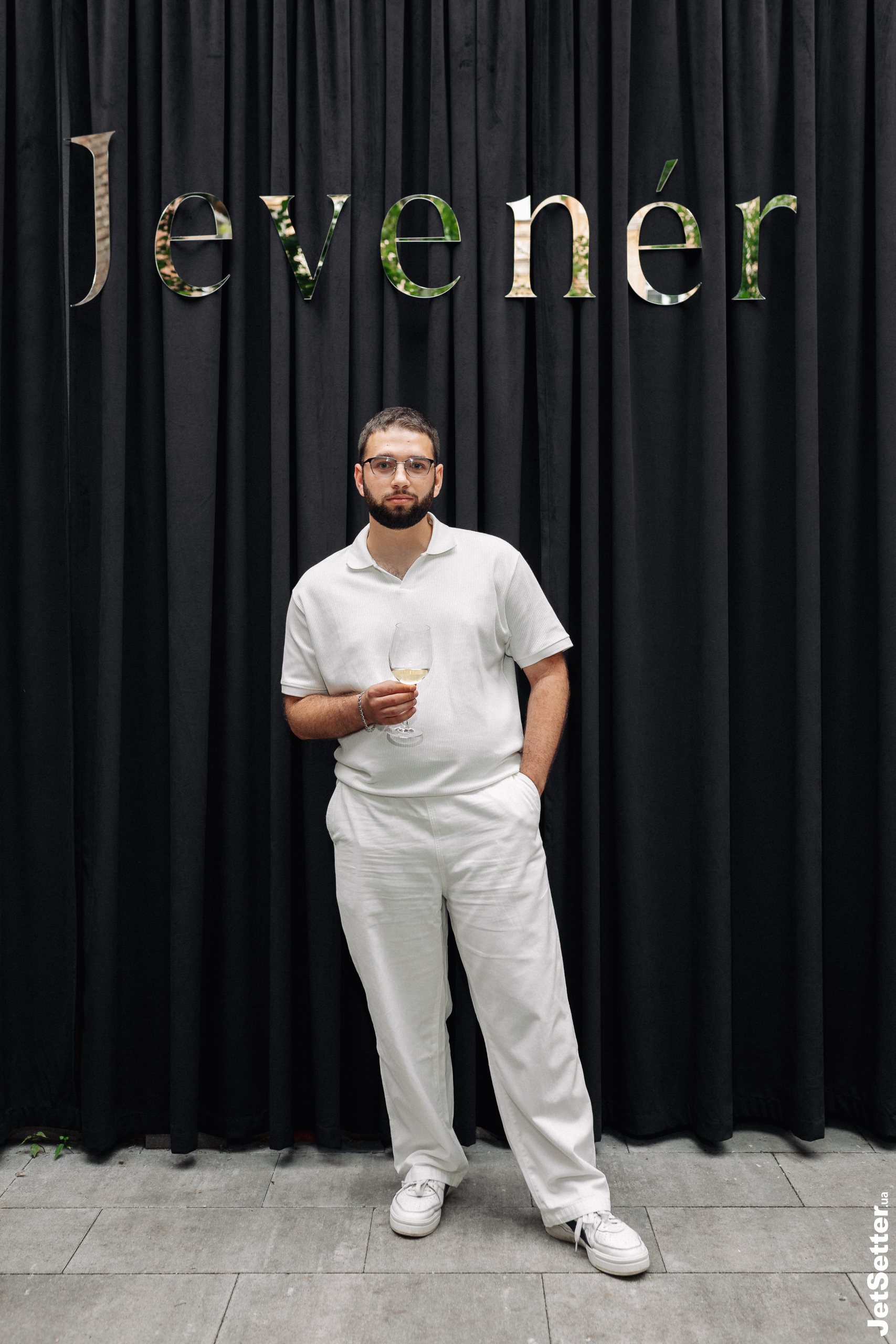 White Party з нагоди першого дня народження бренду артизанальних вінірів Jevener