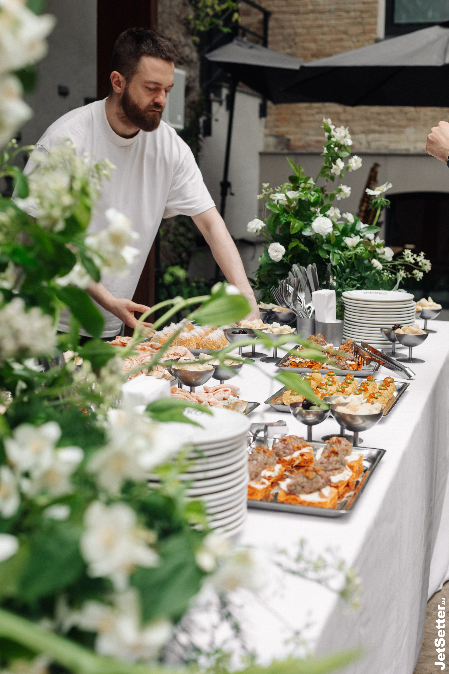 White Party з нагоди першого дня народження бренду артизанальних вінірів Jevener