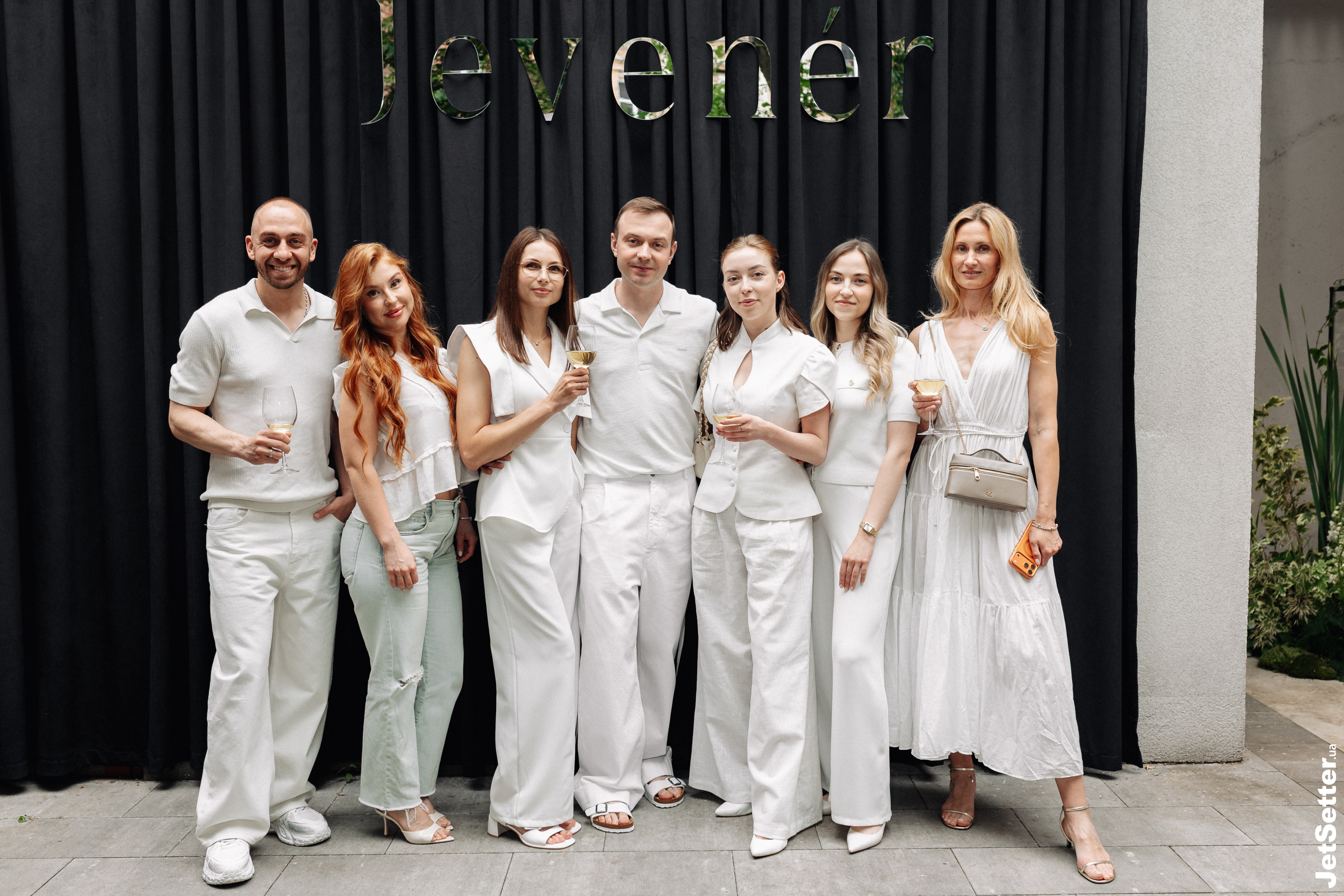 White Party з нагоди першого дня народження бренду артизанальних вінірів Jevener