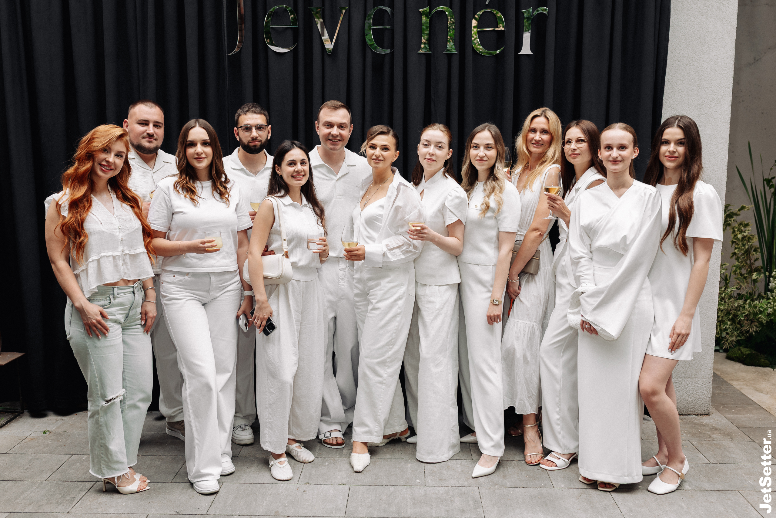 White Party з нагоди першого дня народження бренду артизанальних вінірів Jevener