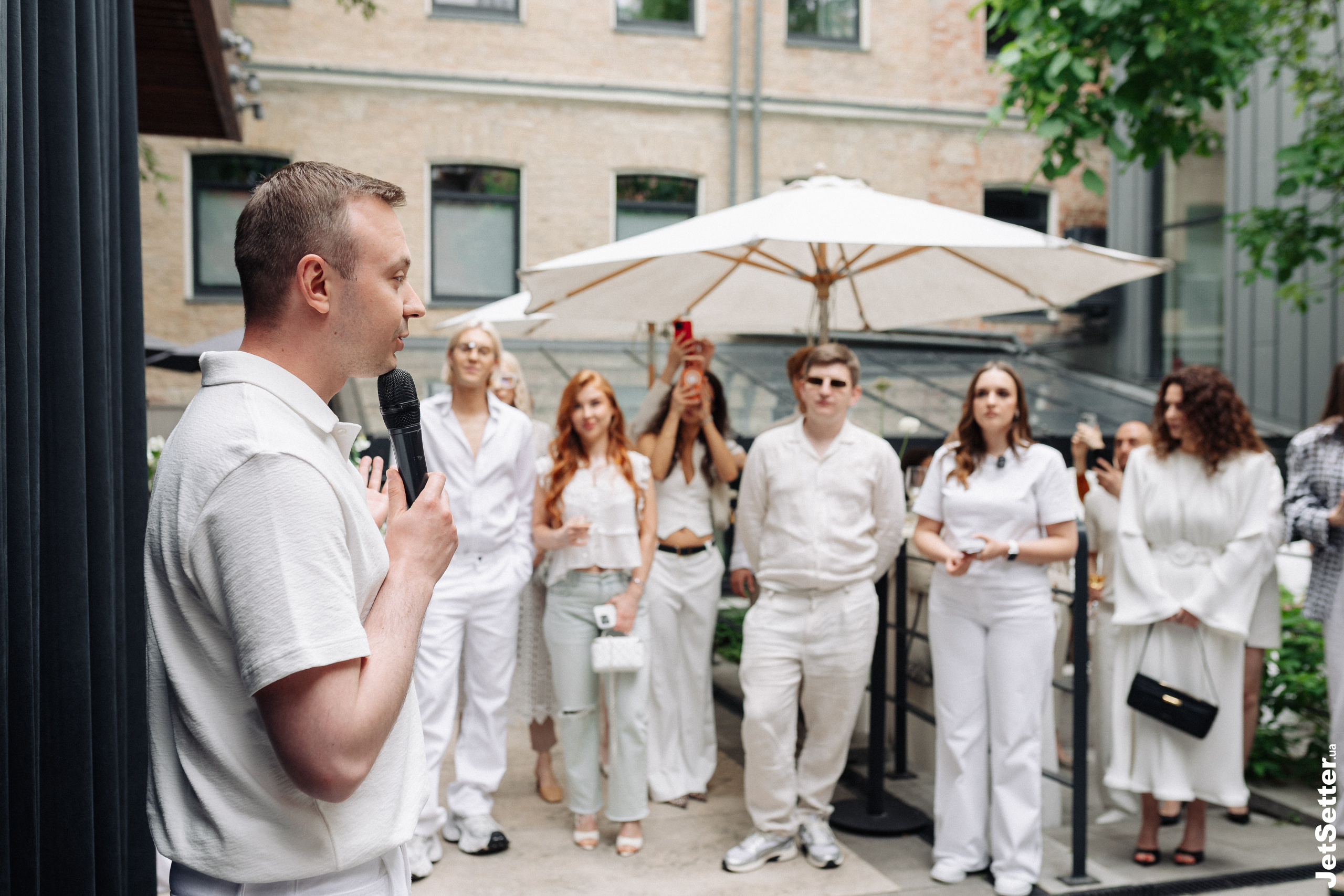 White Party з нагоди першого дня народження бренду артизанальних вінірів Jevener