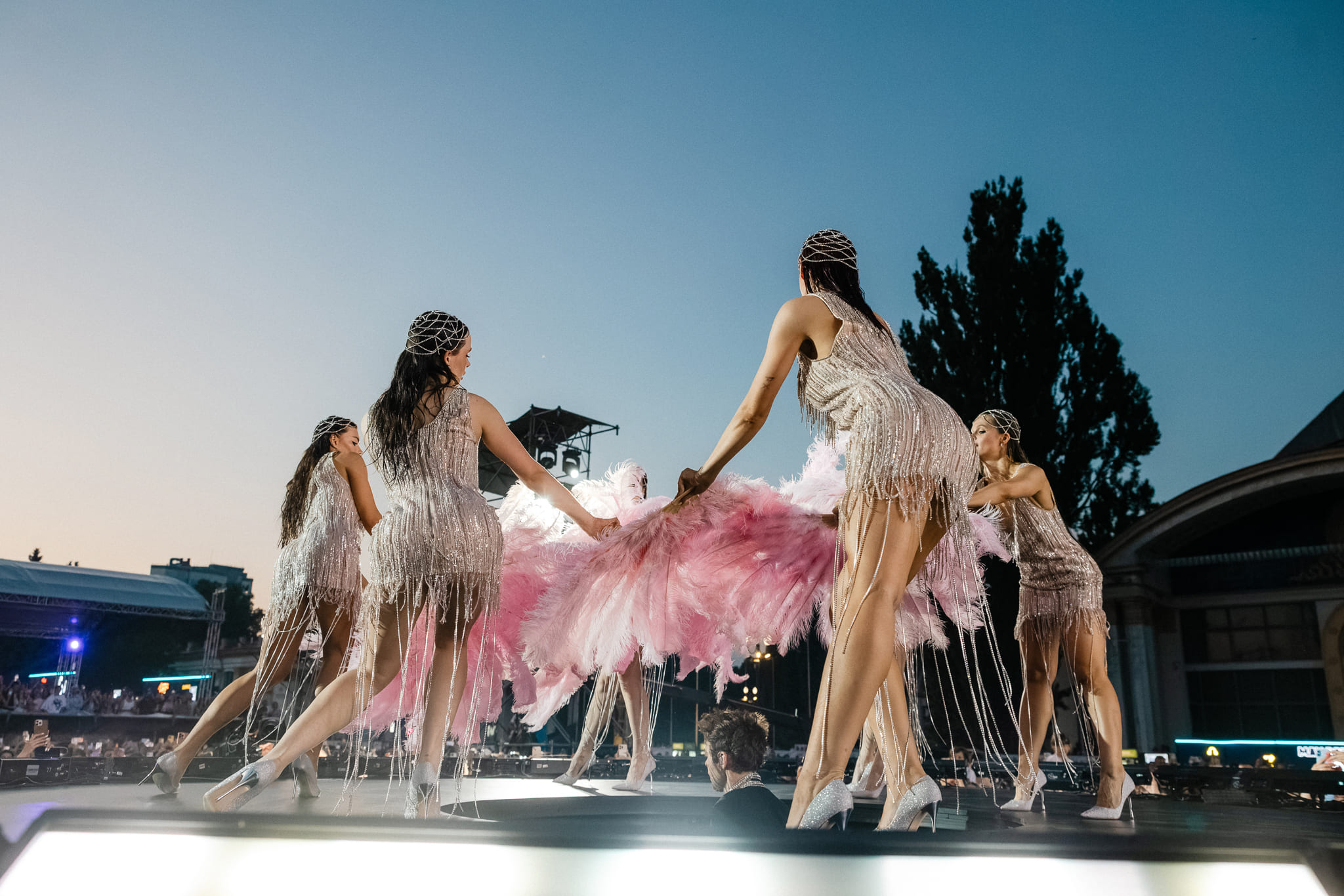 Ретро-бондіана під відкритим небом: як стартував Open Air Fest Макса Барських