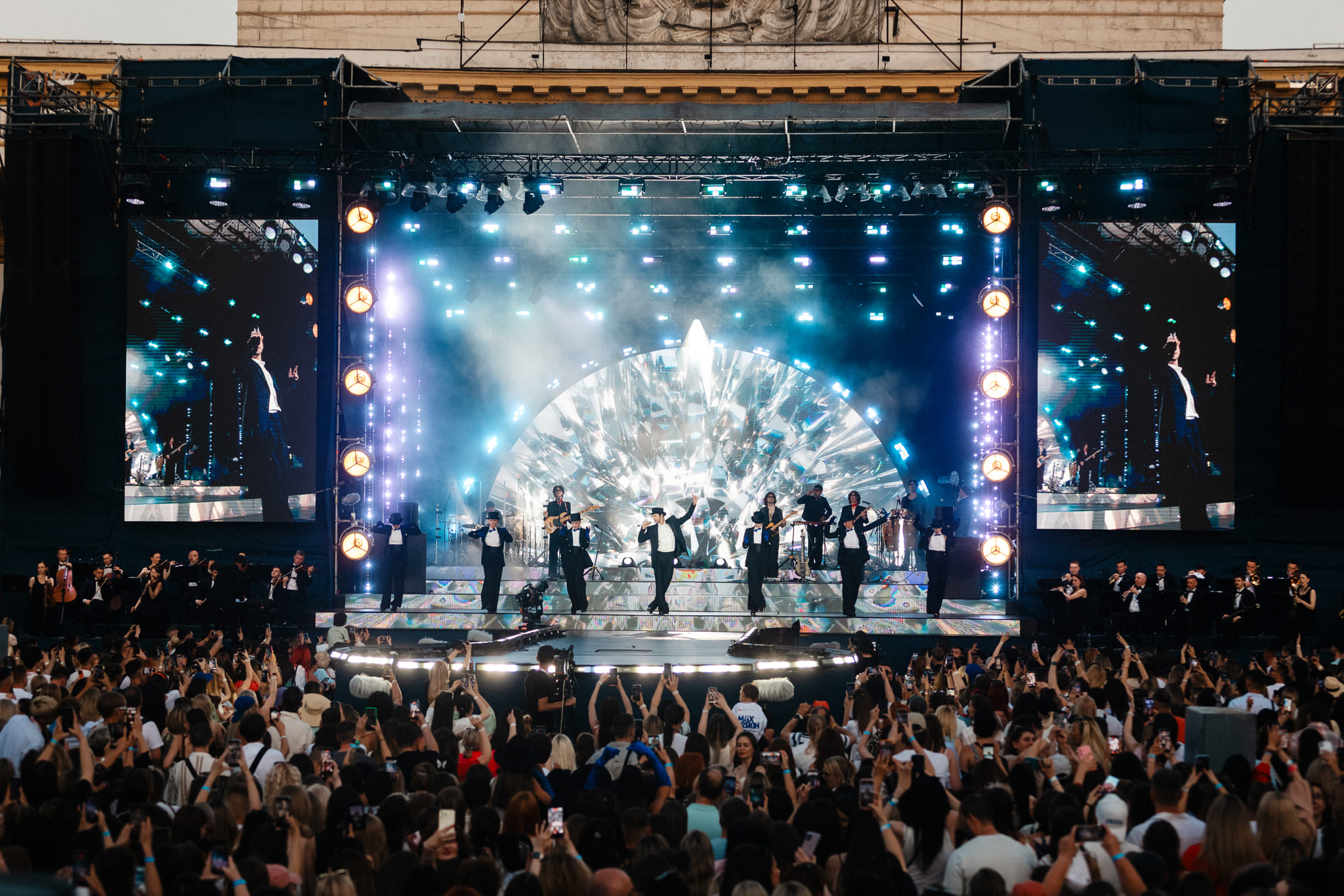 Ретро-бондіана під відкритим небом: як стартував Open Air Fest Макса Барських