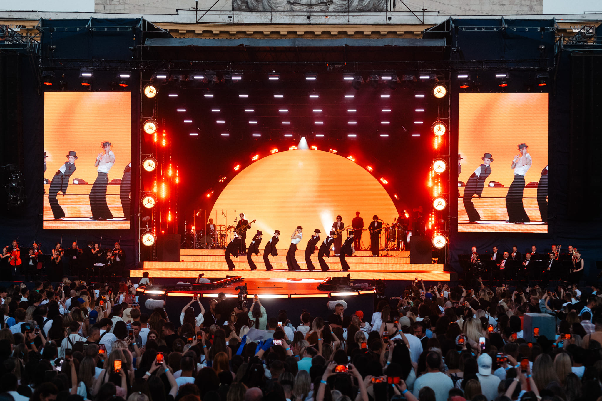 Ретро-бондіана під відкритим небом: як стартував Open Air Fest Макса Барських