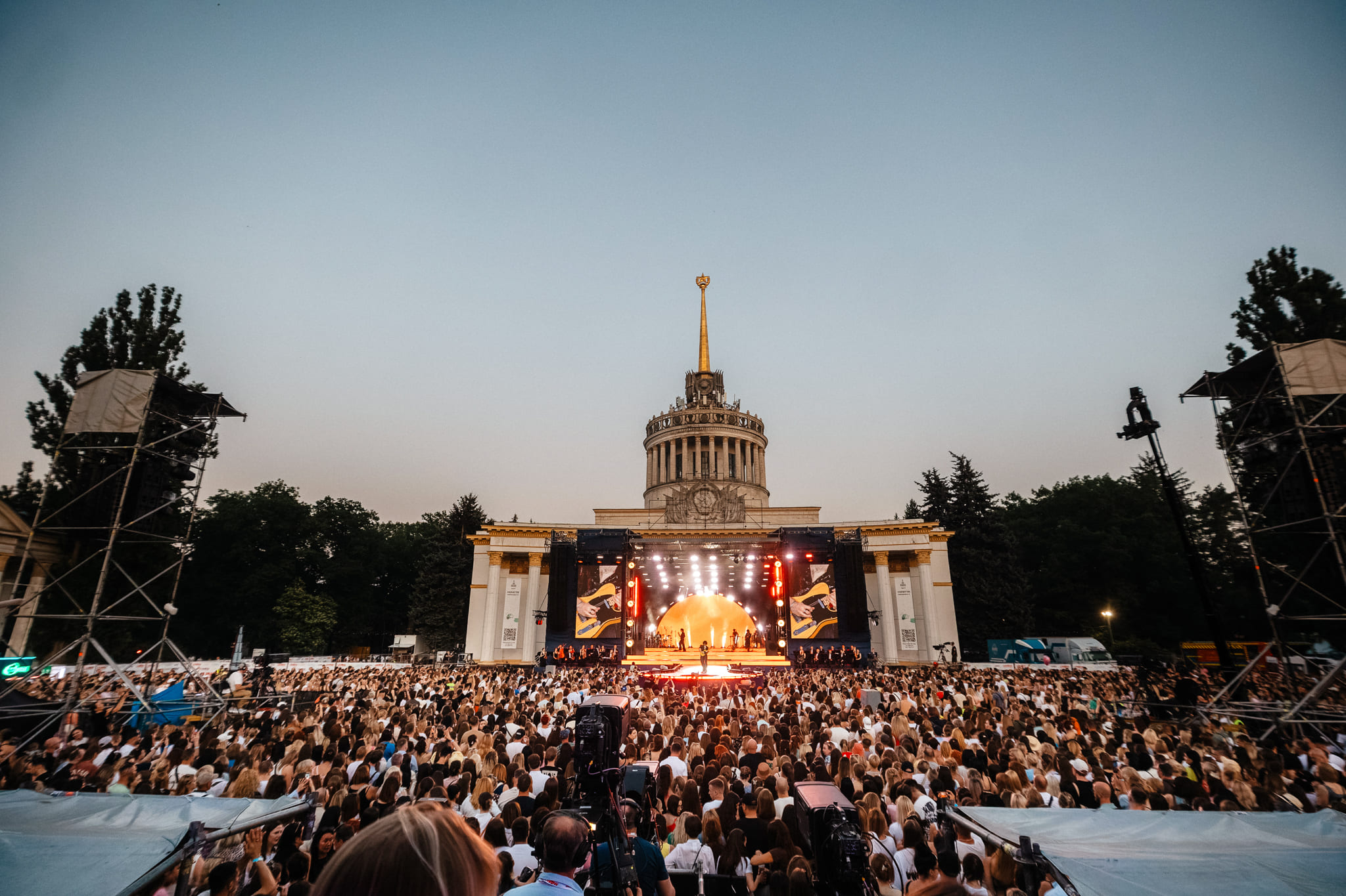 Ретро-бондіана під відкритим небом: як стартував Open Air Fest Макса Барських