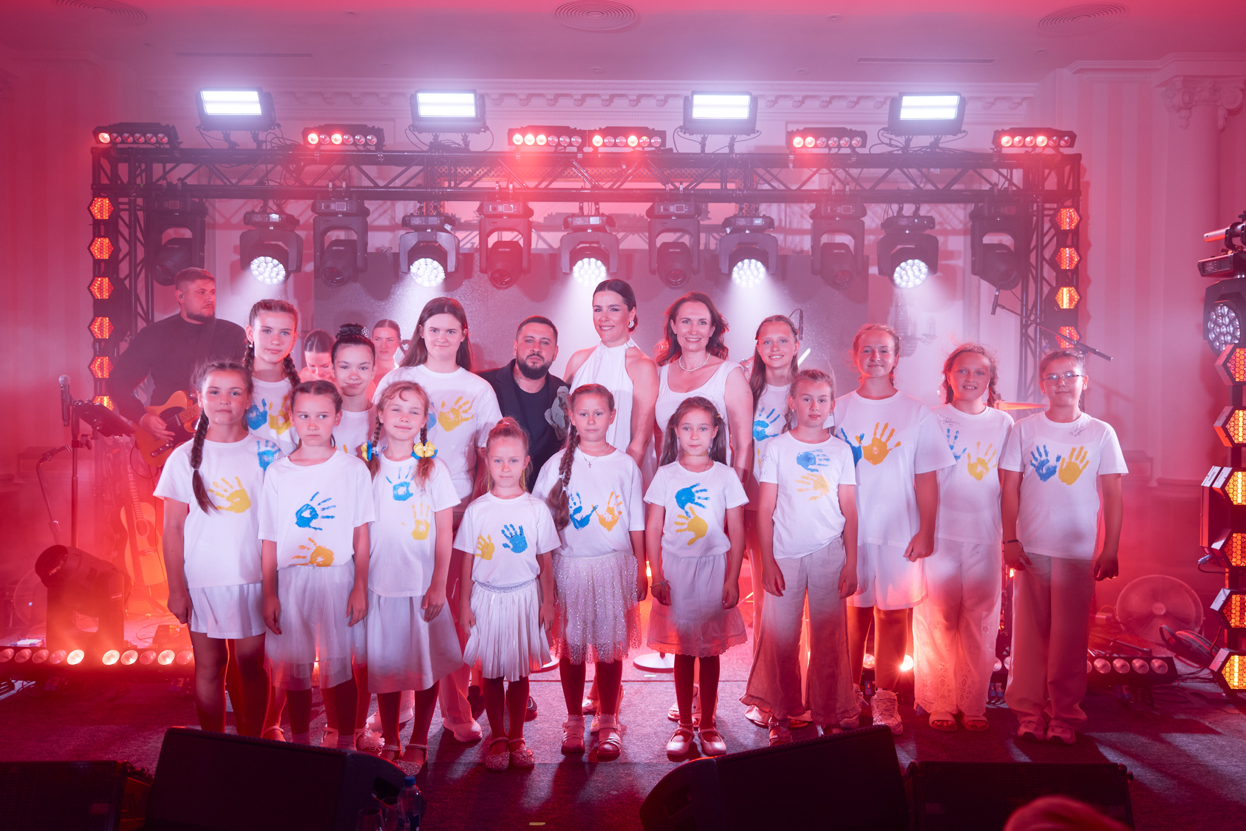 Дитячий хор IvAlive, Дмитро Монатік, Іванна Онуфрійчук та Вікторія Голосна